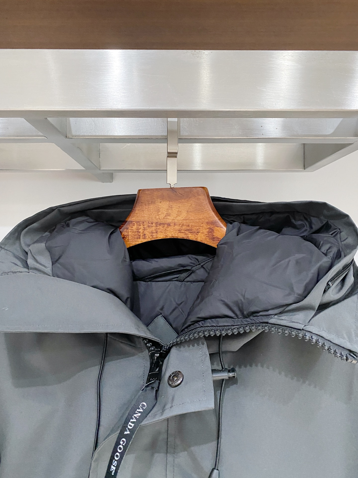 加拿大鹅🇨🇦、2025最新款男士羽绒服、面料柔软舒适 ．上身版型超赞 ．拉链．辅料都是客供 、进口面料，