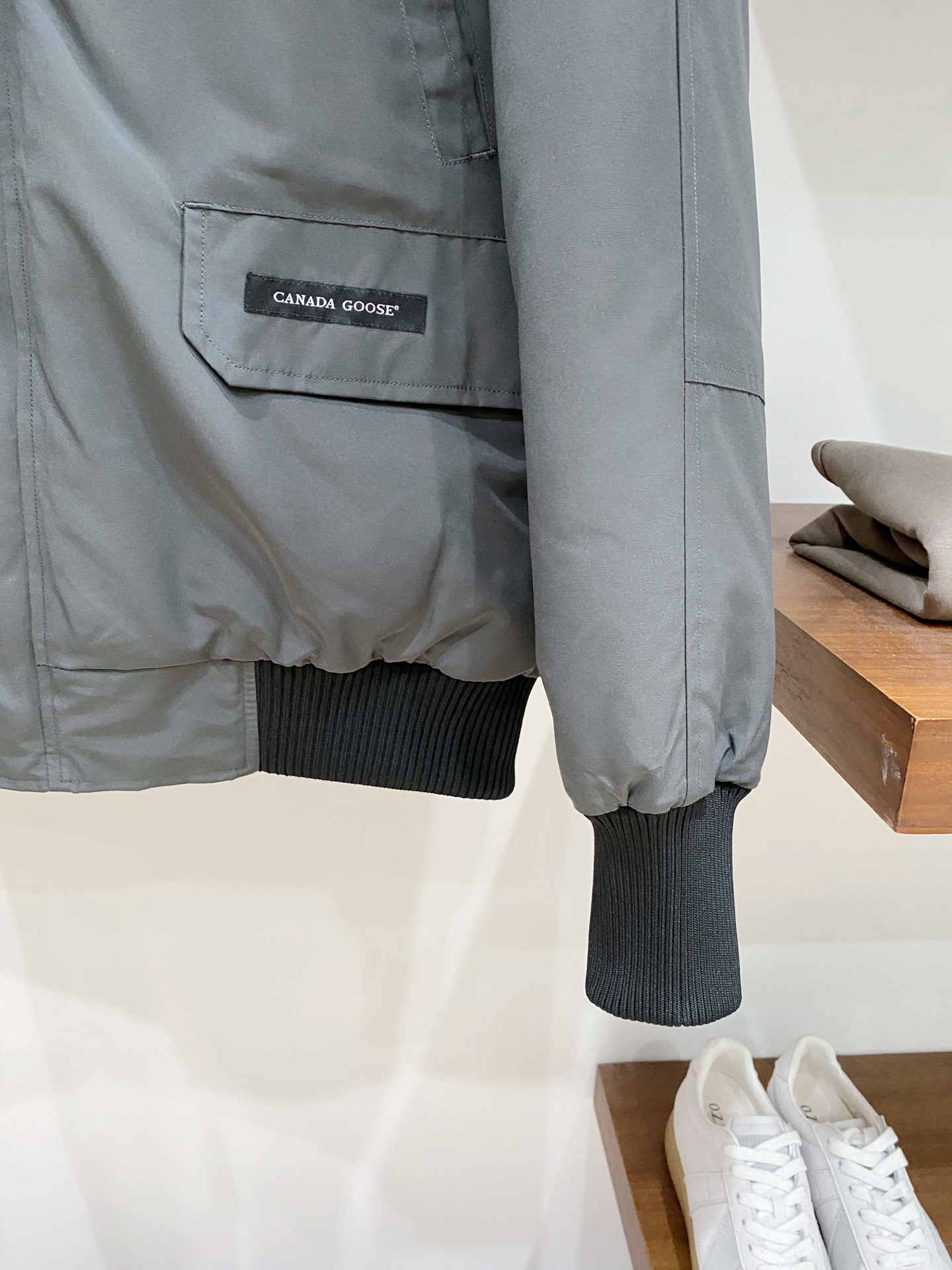 加拿大鹅🇨🇦、2025最新款男士羽绒服、面料柔软舒适 ．上身版型超赞 ．拉链．辅料都是客供 、进口面料，