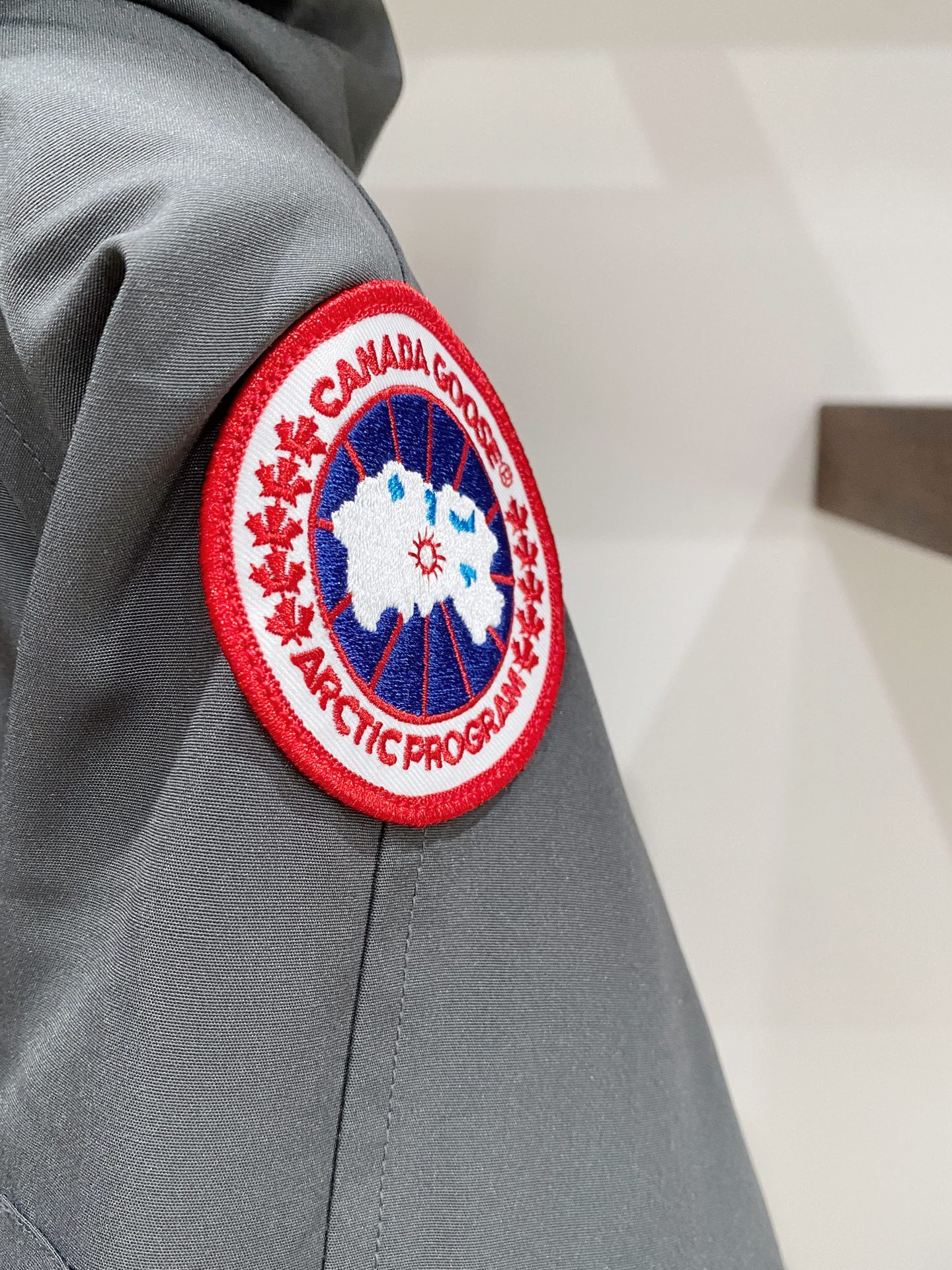 加拿大鹅🇨🇦、2025最新款男士羽绒服、面料柔软舒适 ．上身版型超赞 ．拉链．辅料都是客供 、进口面料，