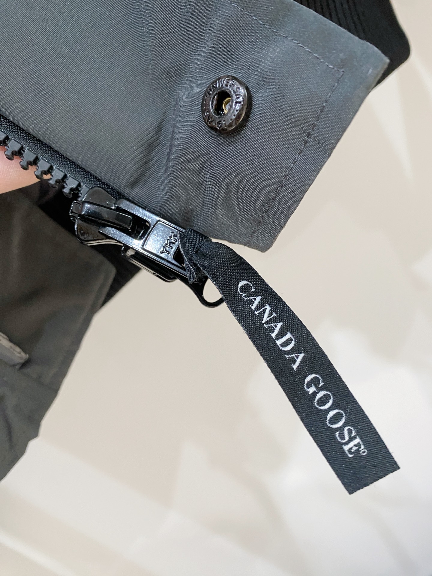 加拿大鹅🇨🇦、2025最新款男士羽绒服、面料柔软舒适 ．上身版型超赞 ．拉链．辅料都是客供 、进口面料，