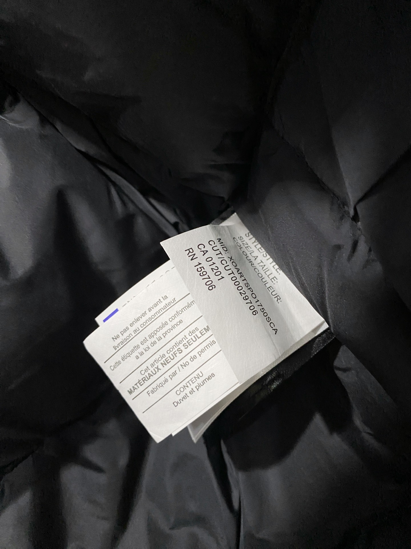 加拿大鹅🇨🇦、2025最新款男士羽绒服、面料柔软舒适 ．上身版型超赞 ．拉链．辅料都是客供 、进口面料，