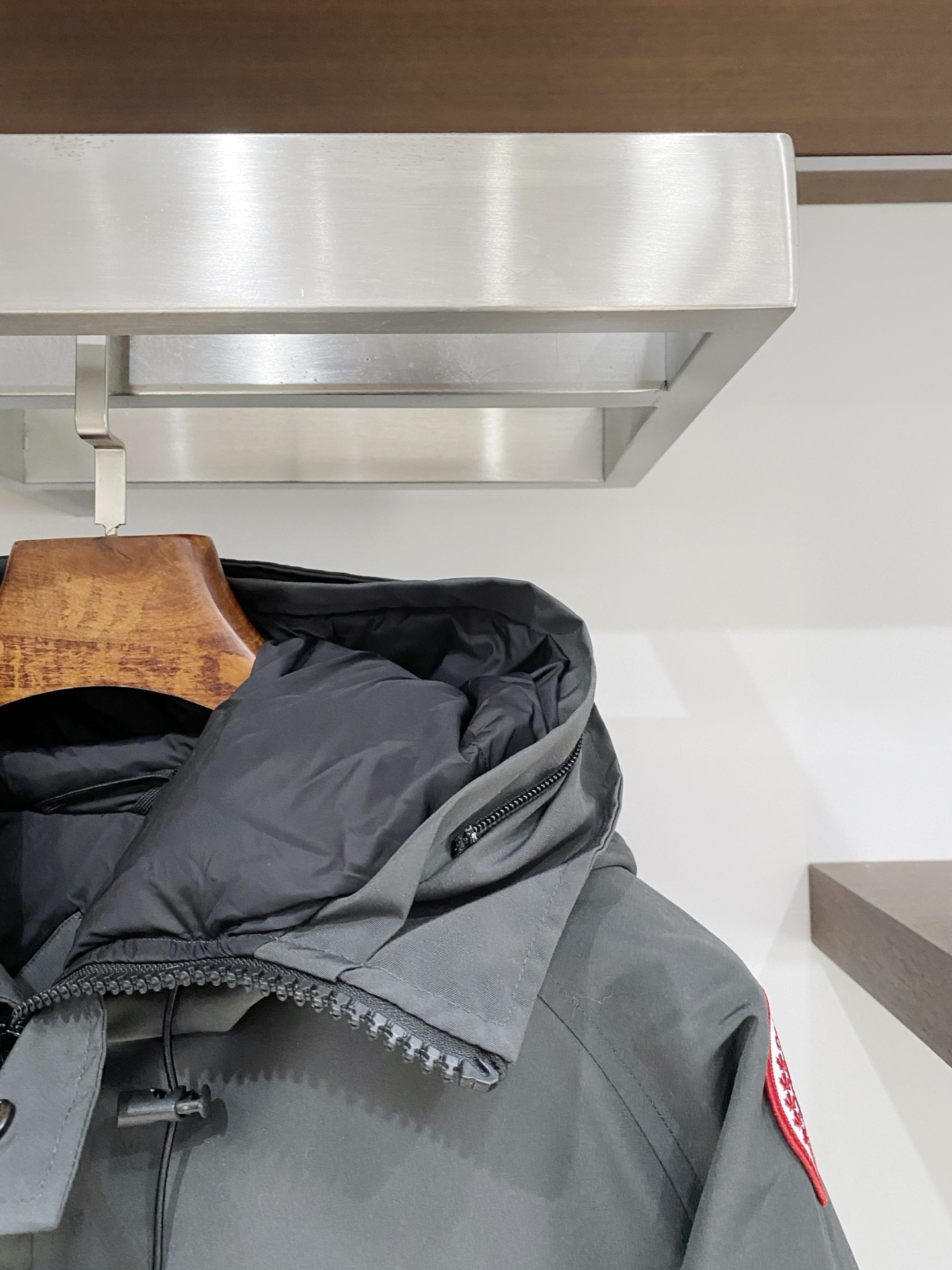 加拿大鹅🇨🇦、2025最新款男士羽绒服、面料柔软舒适 ．上身版型超赞 ．拉链．辅料都是客供 、进口面料，