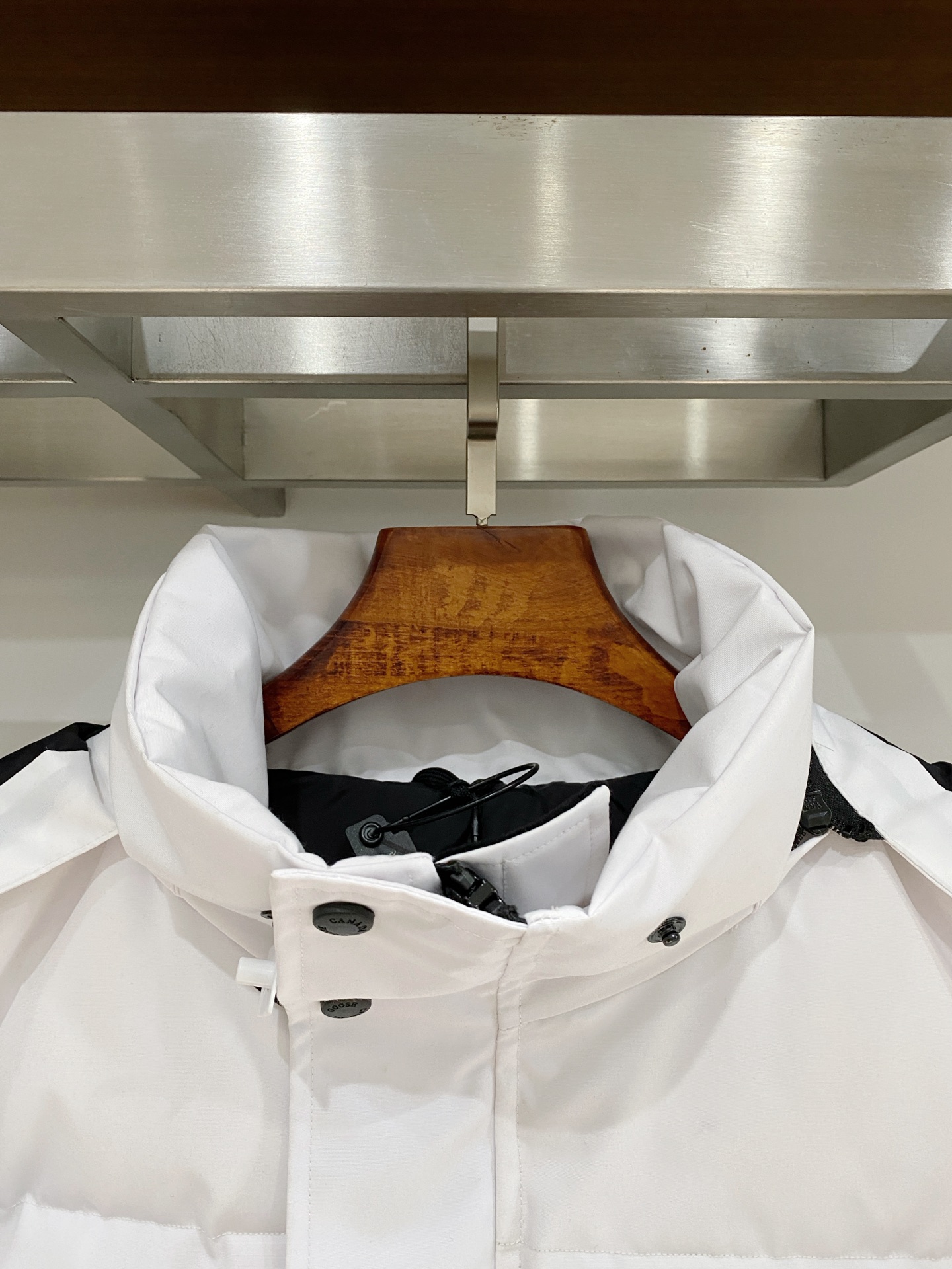 加拿大鹅🇨🇦、2025最新款男士羽绒服、面料柔软舒适 ．上身版型超赞 ．拉链．辅料都是客供 、进口面料，