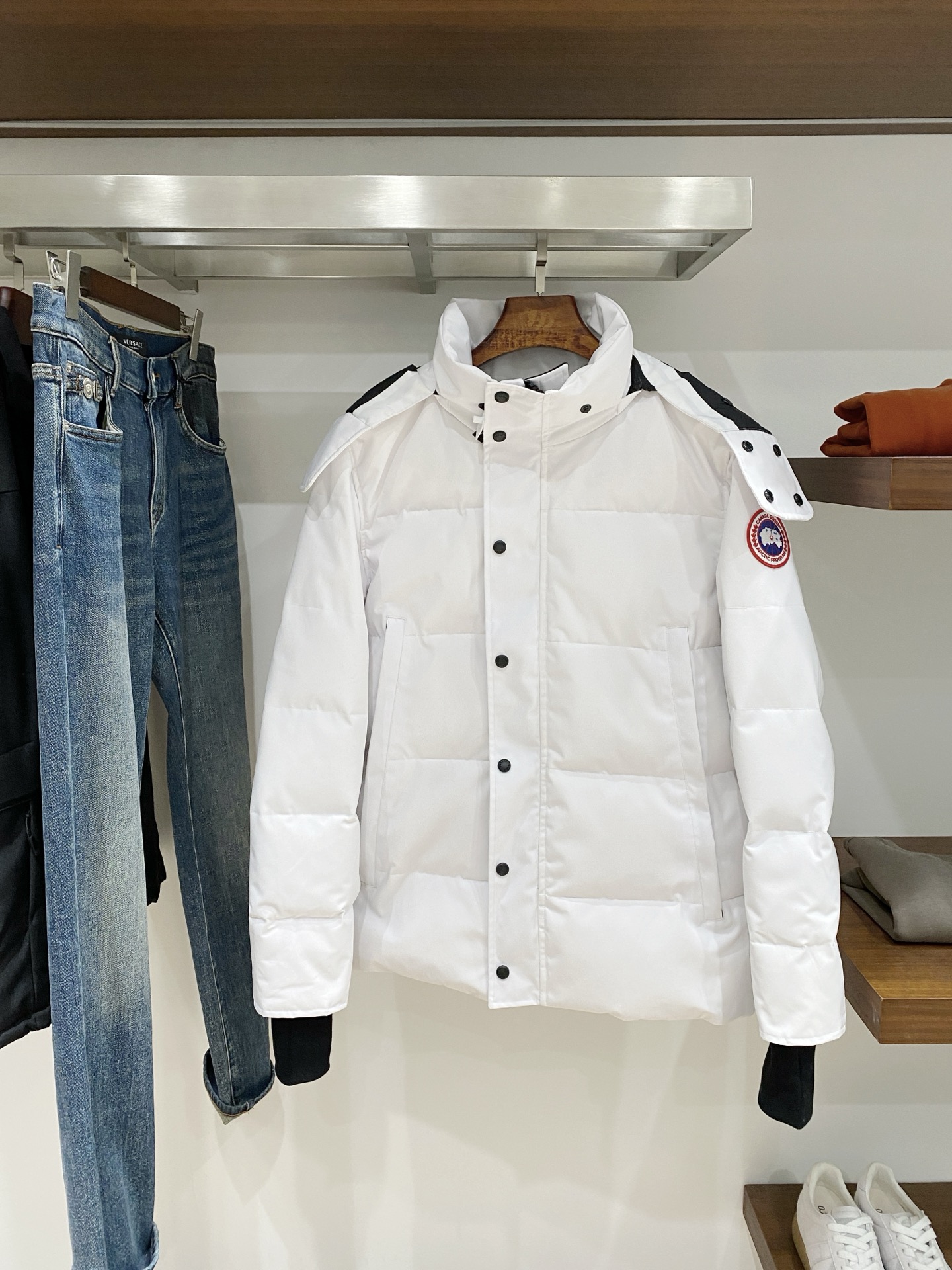 加拿大鹅🇨🇦、2025最新款男士羽绒服、面料柔软舒适 ．上身版型超赞 ．拉链．辅料都是客供 、进口面料，