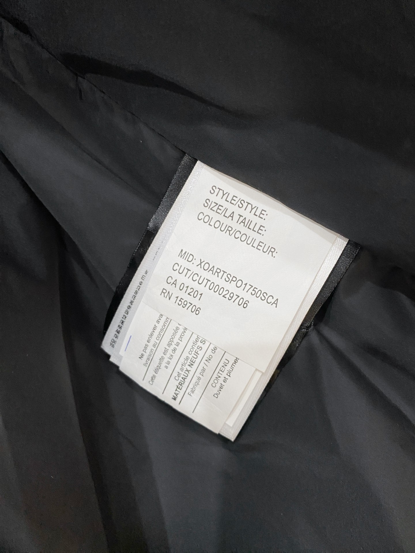 加拿大鹅🇨🇦、2025最新款男士羽绒服、面料柔软舒适 ．上身版型超赞 ．拉链．辅料都是客供 、进口面料，