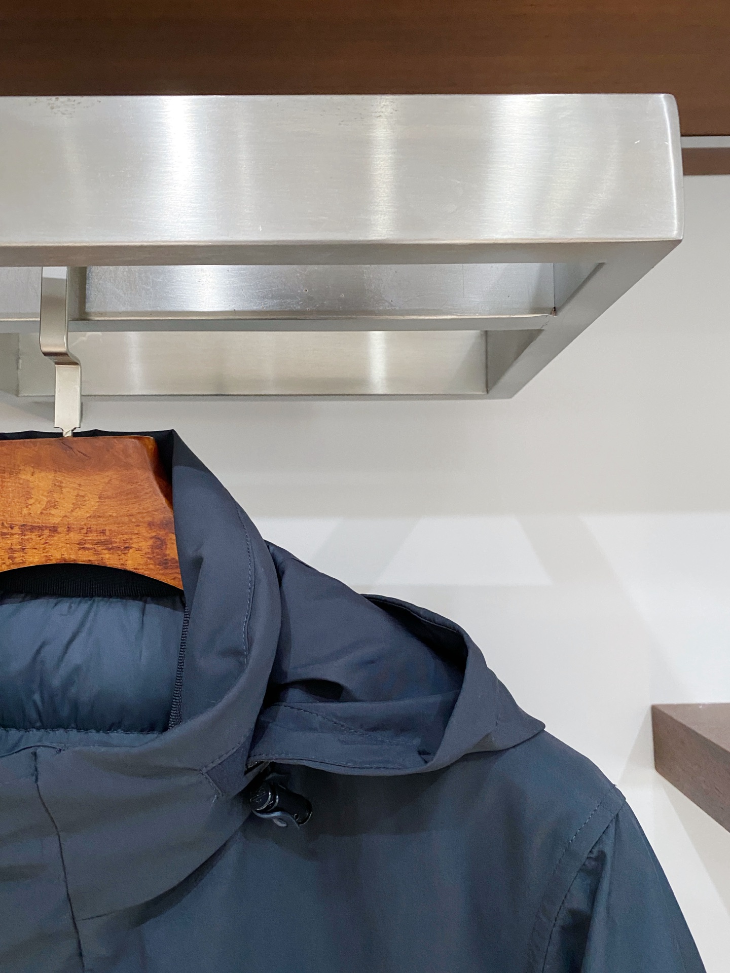 蒙口、2025最新款中长款男士羽绒服、面料柔软舒适 ．上身版型超赞 ．拉链．辅料都是客供 、进口面料，轻