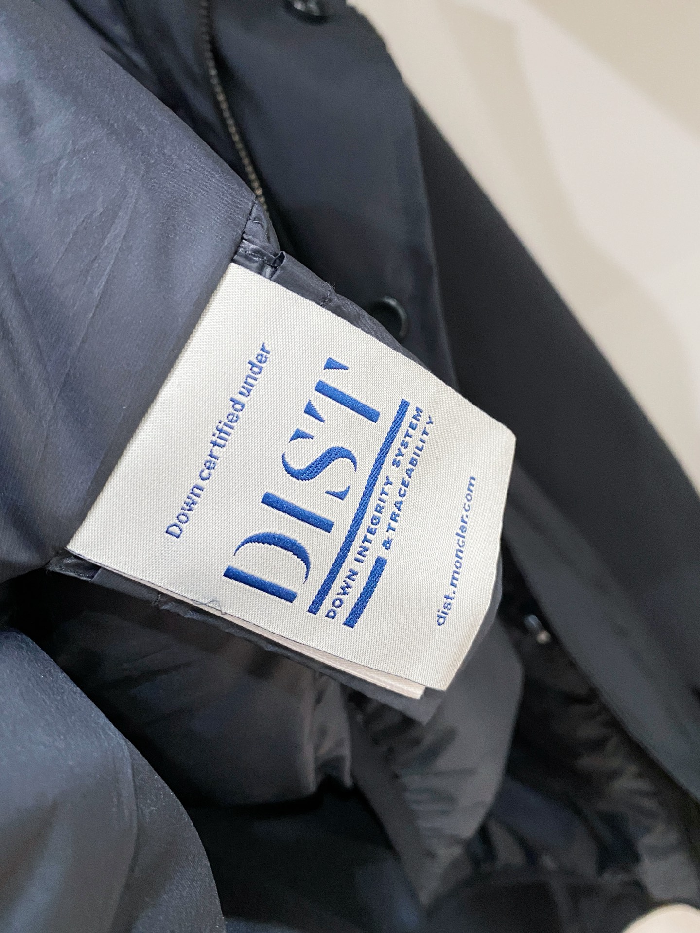 蒙口、2025最新款中长款男士羽绒服、面料柔软舒适 ．上身版型超赞 ．拉链．辅料都是客供 、进口面料，轻