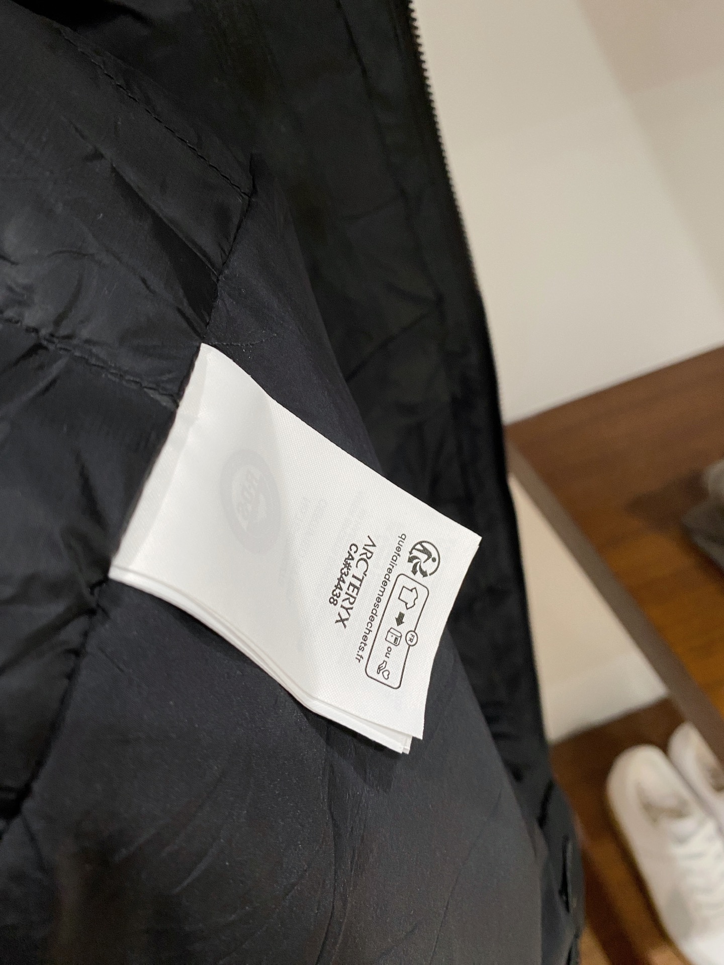 始祖鸟、2025最新款男士羽绒服、面料柔软舒适 ．上身版型超赞 ．拉链．辅料都是客供 、进口面料，轻便舒