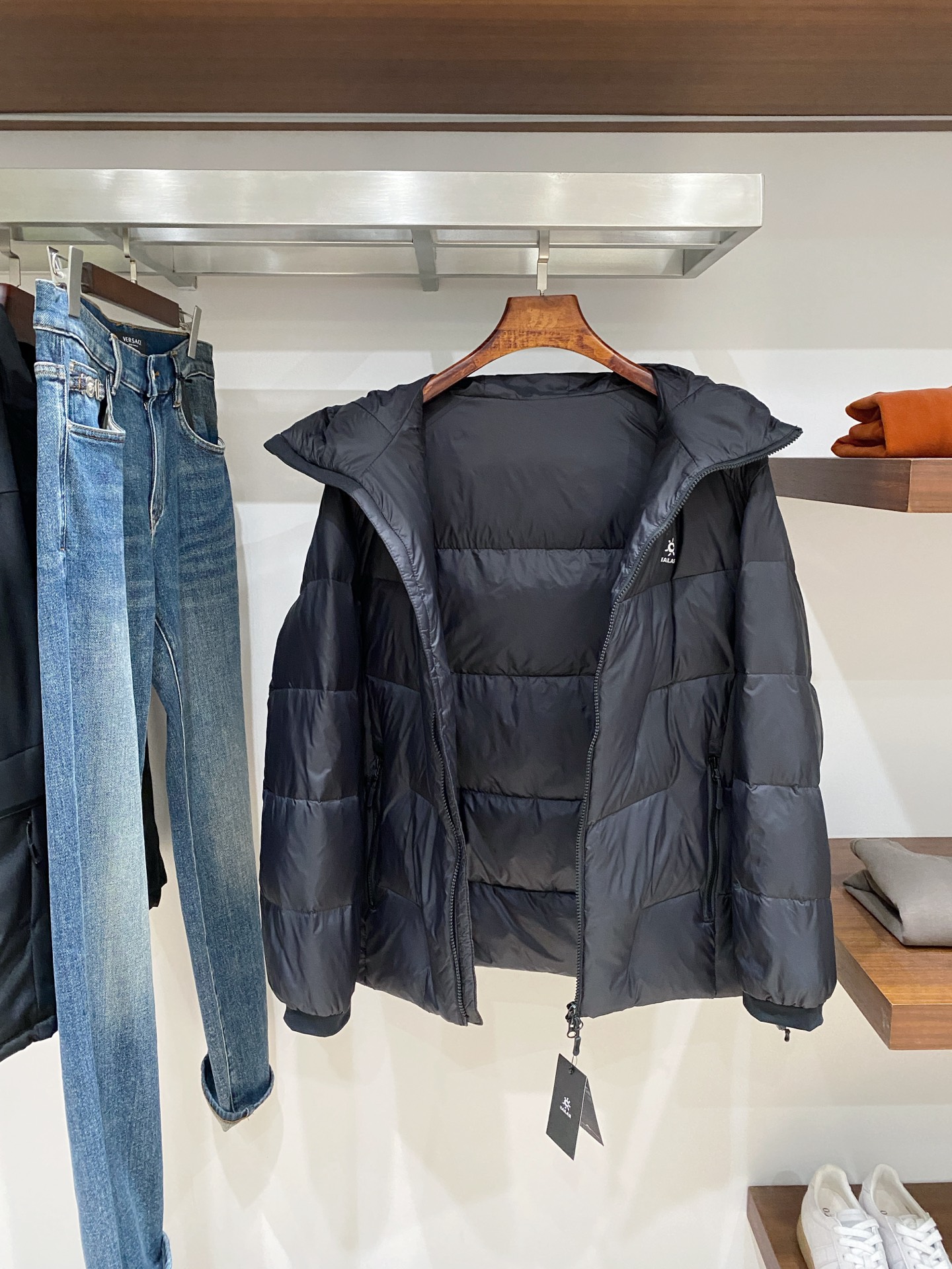 支持年后退换！KAILAS 时尚潮牌、2025最新款男士羽绒服、面料柔软舒适 ．上身版型超赞 ．拉链．辅