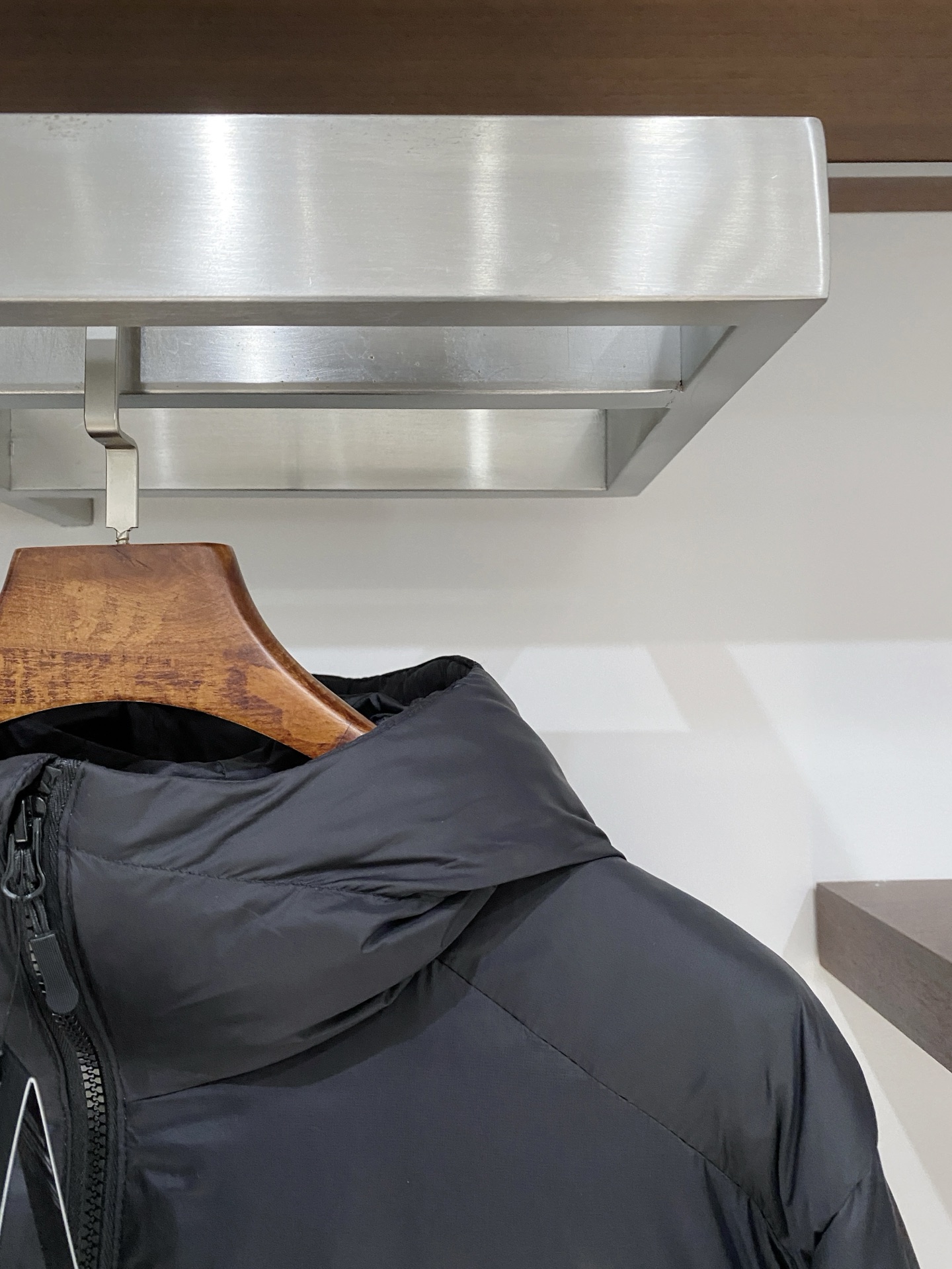 支持年后退换！KAILAS 时尚潮牌、2025最新款男士羽绒服、面料柔软舒适 ．上身版型超赞 ．拉链．辅