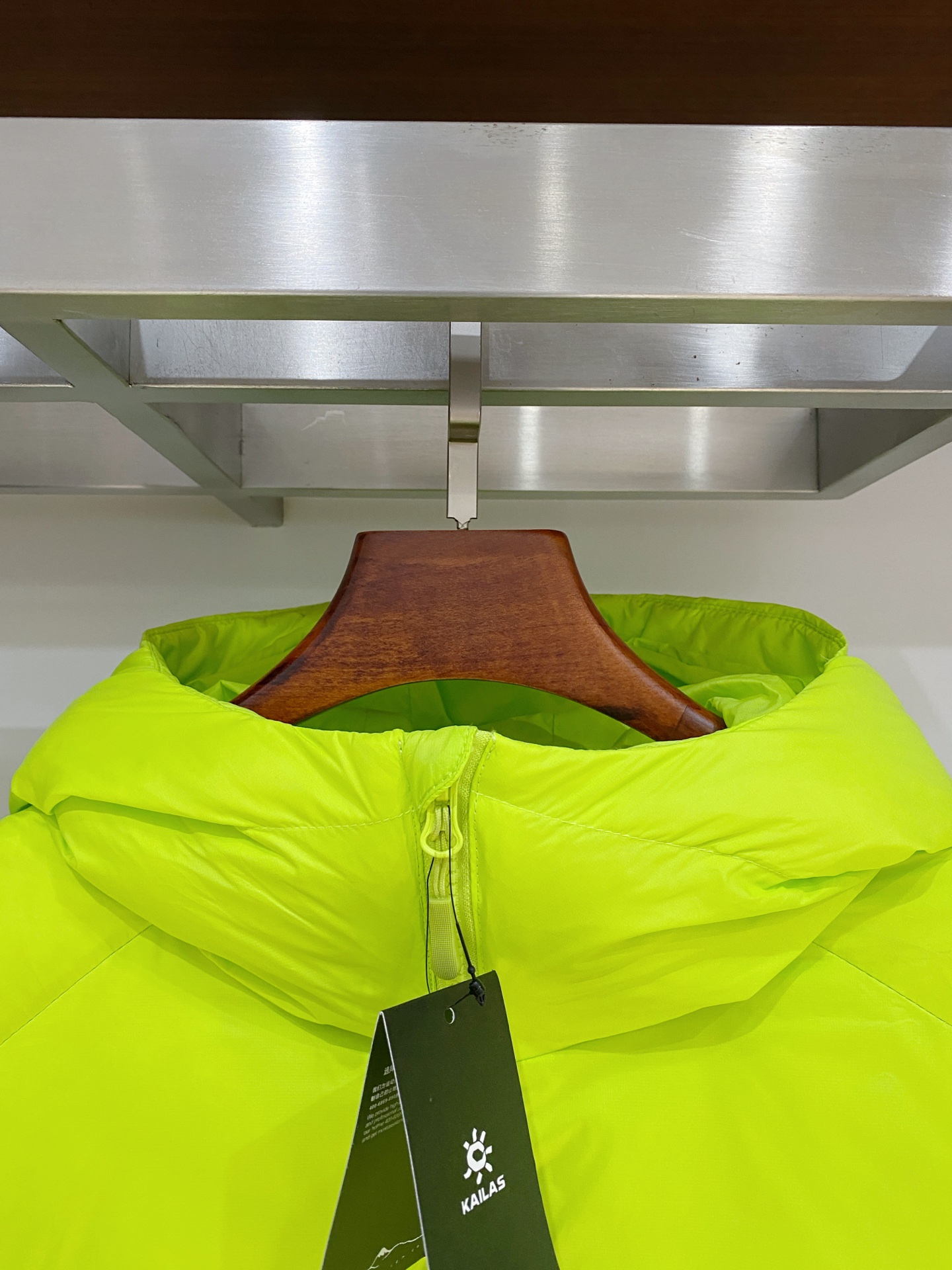 支持年后退换！KAILAS 时尚潮牌、2025最新款男士羽绒服、面料柔软舒适 ．上身版型超赞 ．拉链．辅