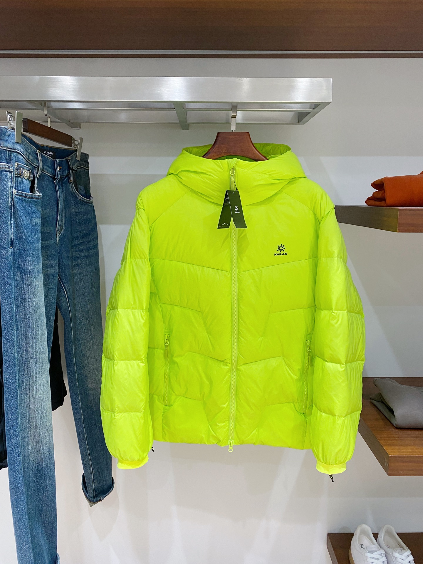 支持年后退换！KAILAS 时尚潮牌、2025最新款男士羽绒服、面料柔软舒适 ．上身版型超赞 ．拉链．辅