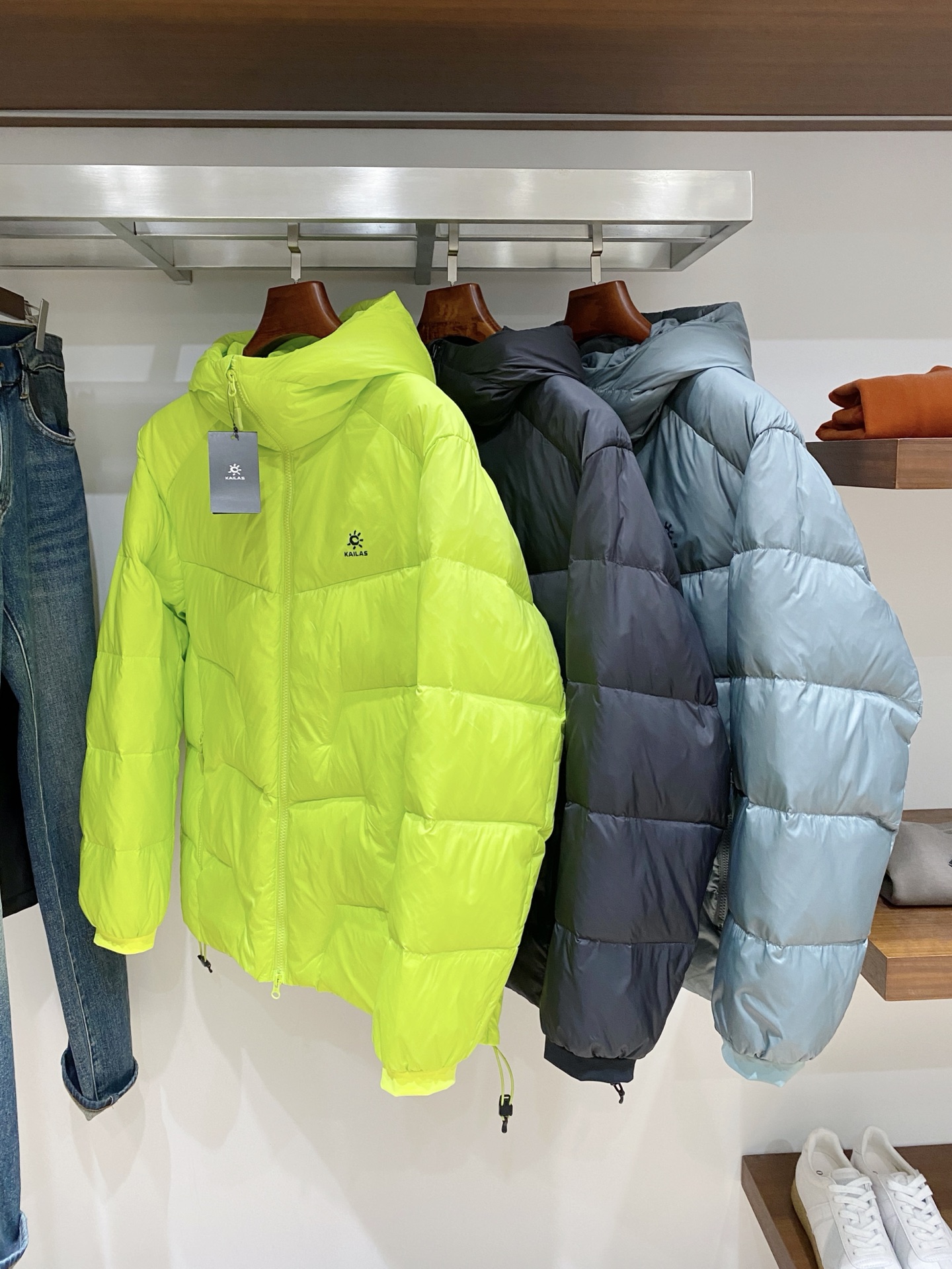 支持年后退换！KAILAS 时尚潮牌、2025最新款男士羽绒服、面料柔软舒适 ．上身版型超赞 ．拉链．辅