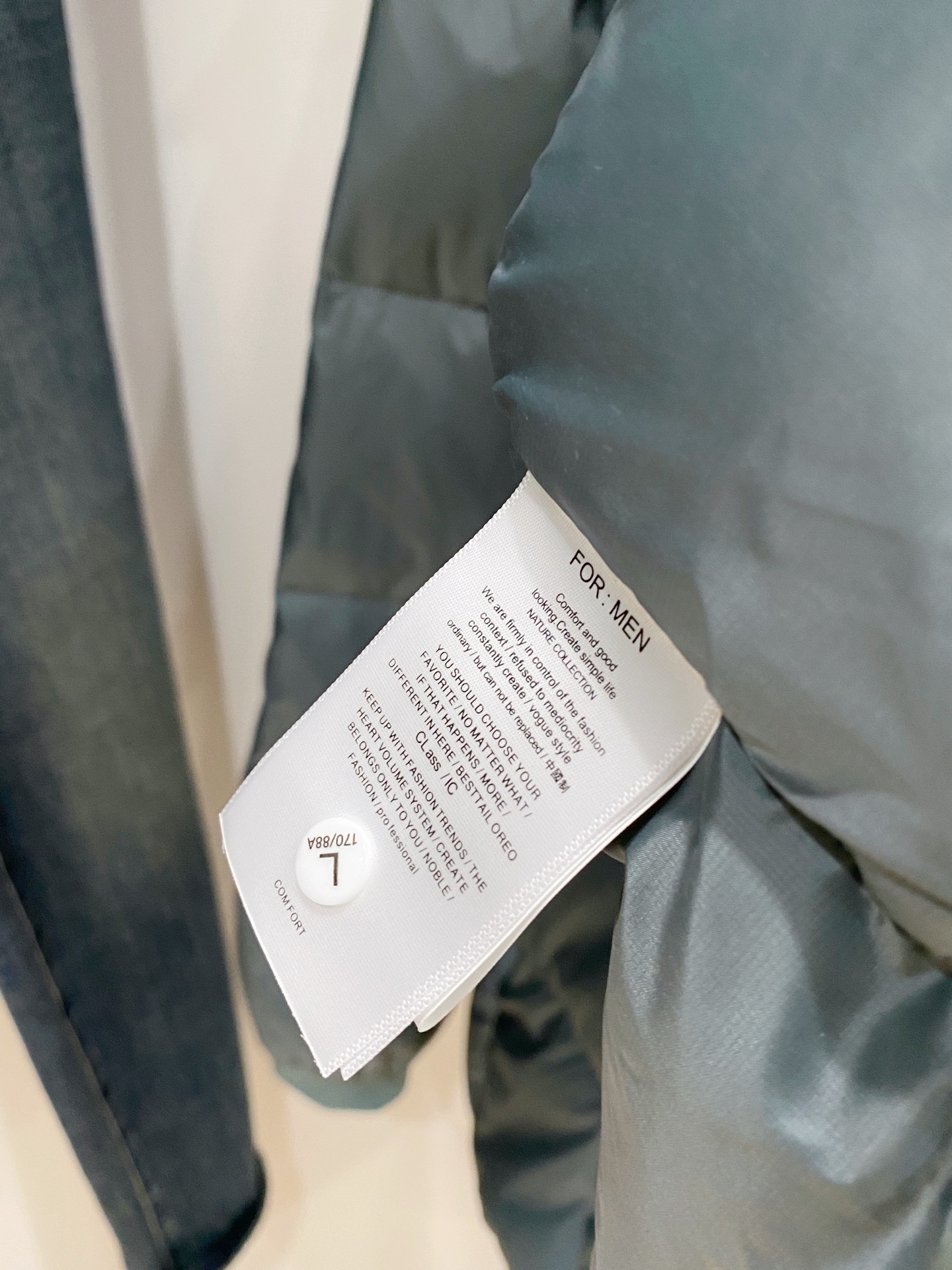 支持年后退换！KAILAS 时尚潮牌、2025最新款男士羽绒服、面料柔软舒适 ．上身版型超赞 ．拉链．辅