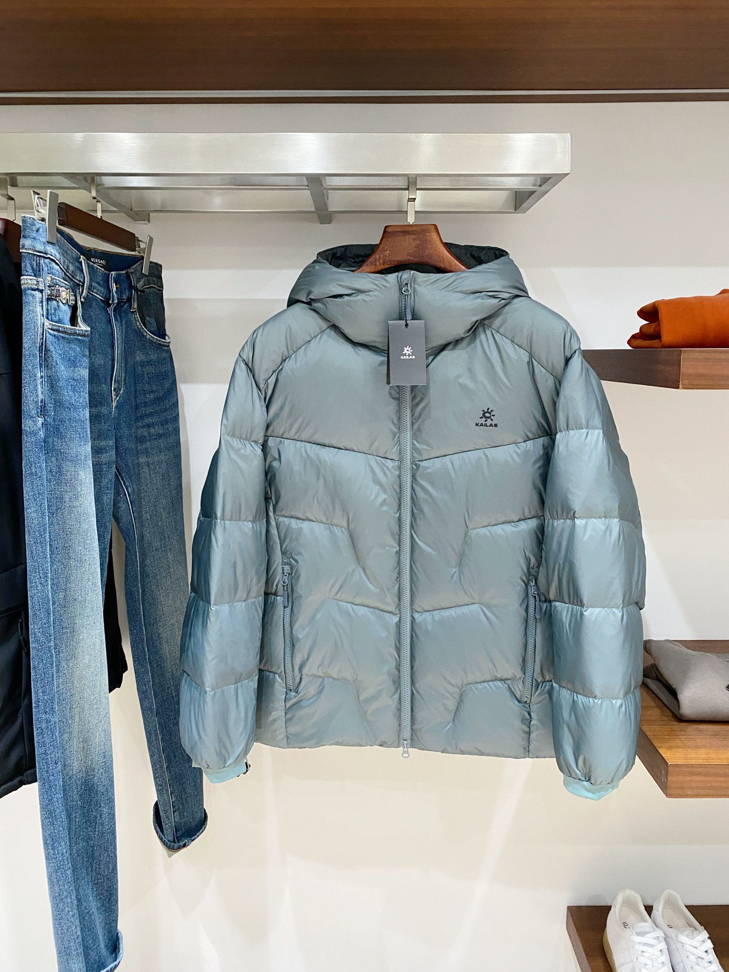 支持年后退换！KAILAS 时尚潮牌、2025最新款男士羽绒服、面料柔软舒适 ．上身版型超赞 ．拉链．辅