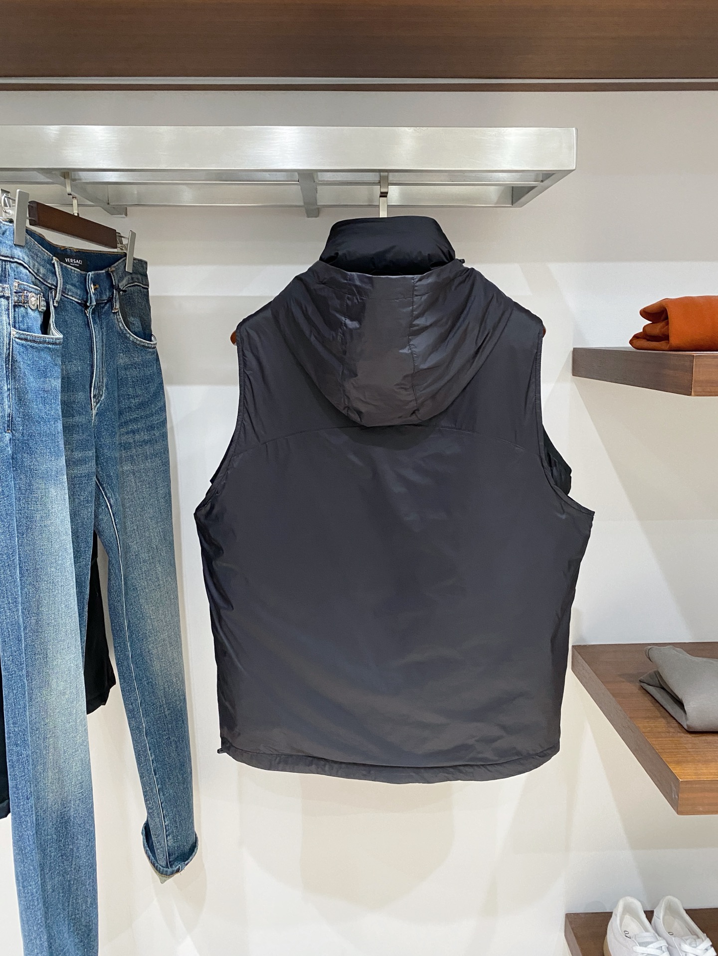 支持年后退换！DESCENTE迪桑特、2025最新款男士羽绒马甲、面料柔软舒适 ．上身版型超赞 ．拉链．