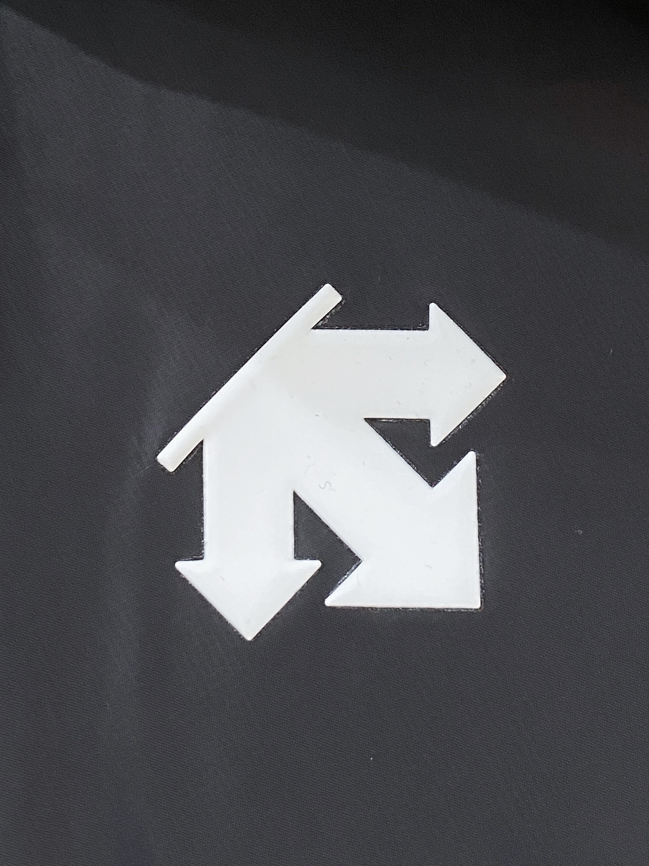 支持年后退换！DESCENTE迪桑特、2025最新款男士羽绒马甲、面料柔软舒适 ．上身版型超赞 ．拉链．