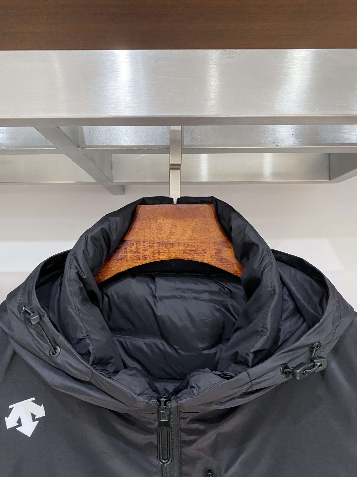 支持年后退换！DESCENTE迪桑特、2025最新款男士羽绒马甲、面料柔软舒适 ．上身版型超赞 ．拉链．