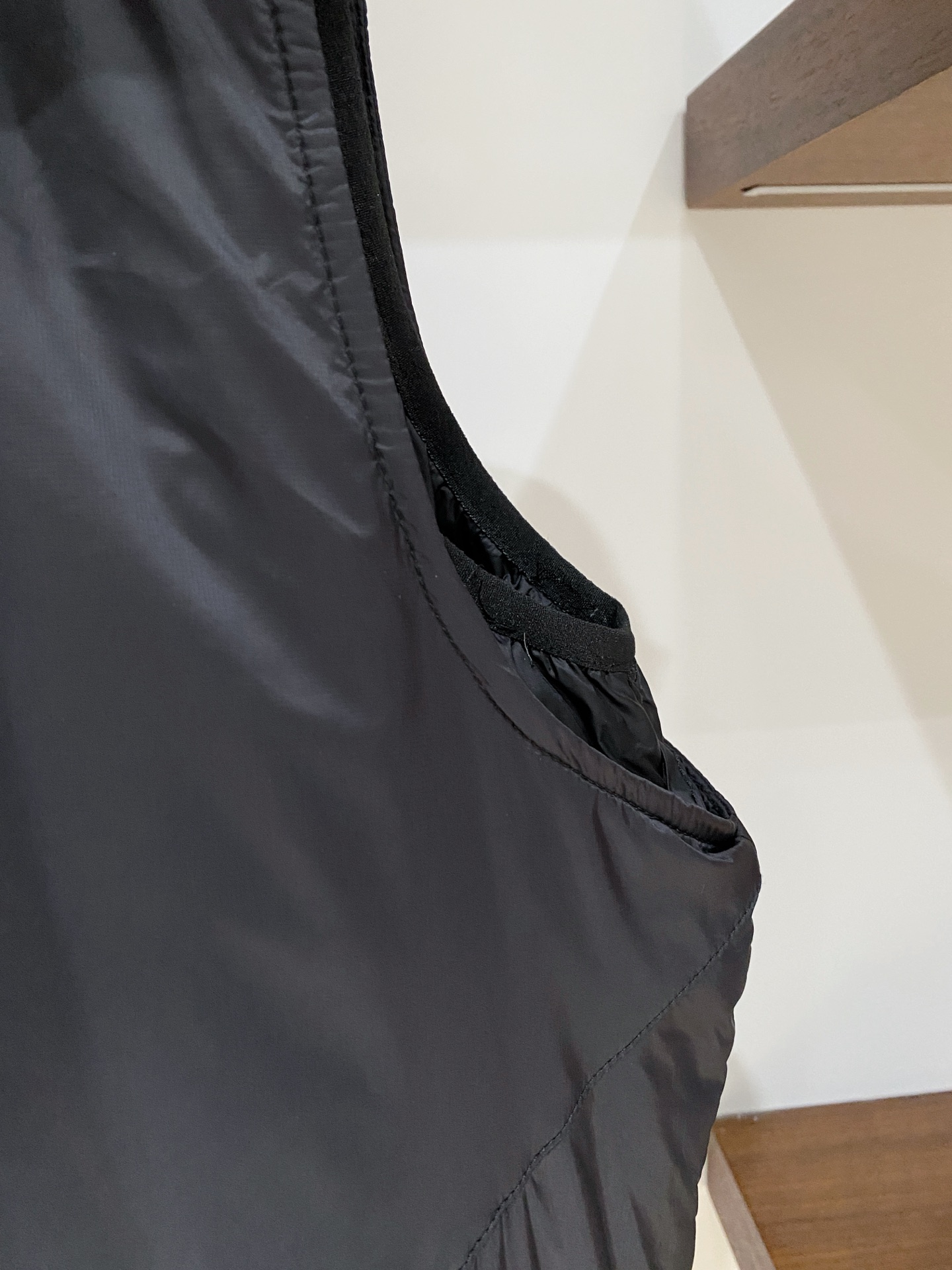 支持年后退换！DESCENTE迪桑特、2025最新款男士羽绒马甲、面料柔软舒适 ．上身版型超赞 ．拉链．