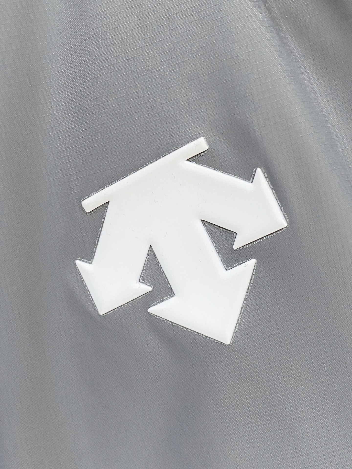 支持年后退换！DESCENTE迪桑特、2025最新款男士羽绒马甲、面料柔软舒适 ．上身版型超赞 ．拉链．