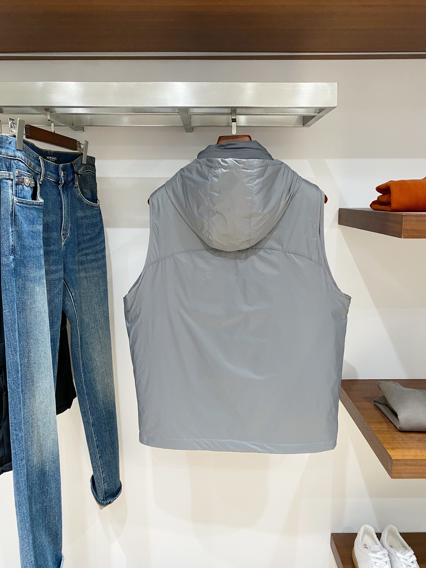 支持年后退换！DESCENTE迪桑特、2025最新款男士羽绒马甲、面料柔软舒适 ．上身版型超赞 ．拉链．