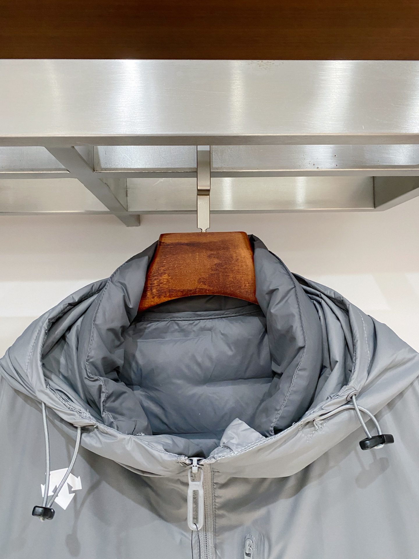 支持年后退换！DESCENTE迪桑特、2025最新款男士羽绒马甲、面料柔软舒适 ．上身版型超赞 ．拉链．