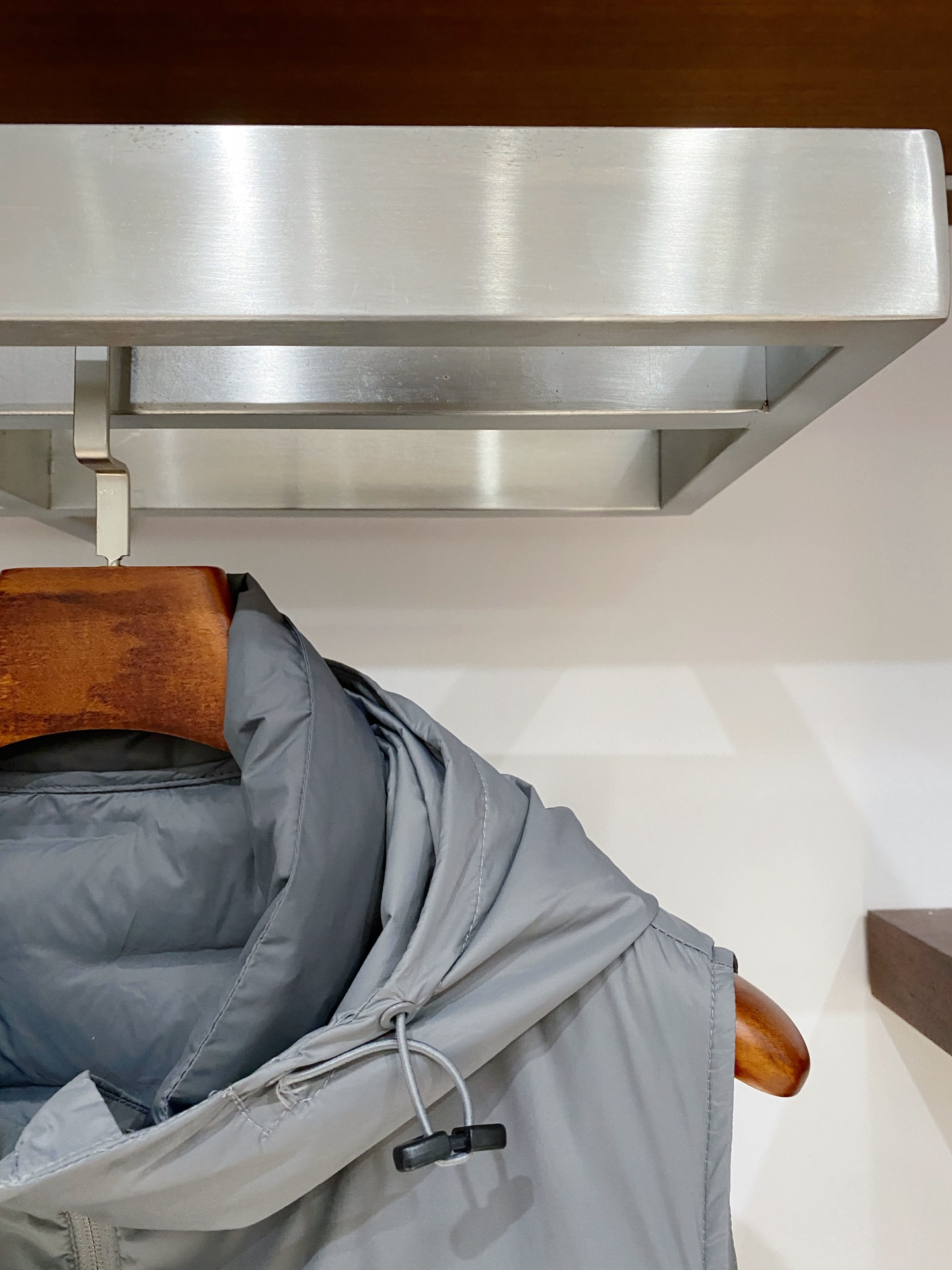 支持年后退换！DESCENTE迪桑特、2025最新款男士羽绒马甲、面料柔软舒适 ．上身版型超赞 ．拉链．