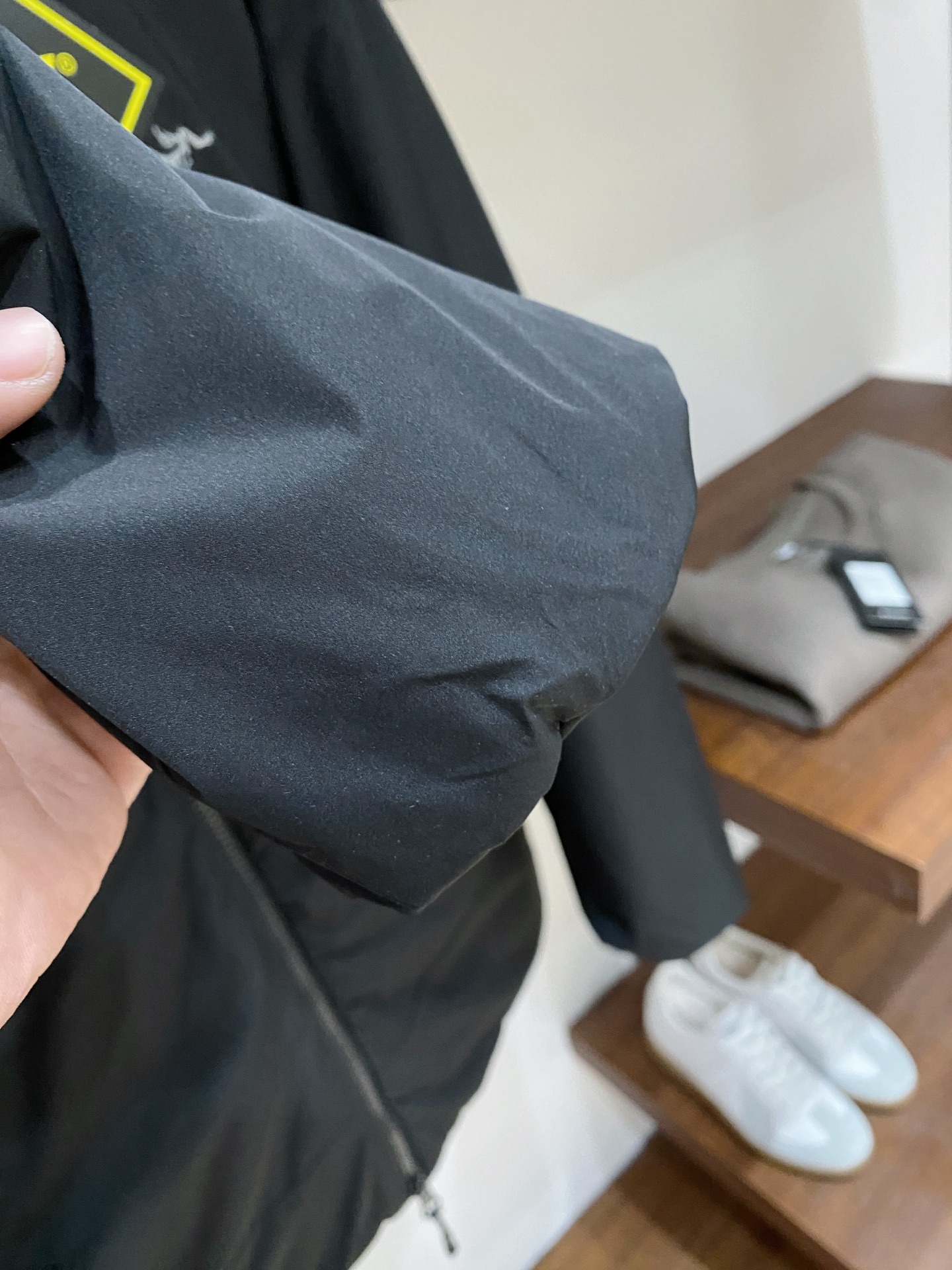 支持年后退换！始祖鸟、2025最新款男士轻薄羽绒服、面料柔软舒适 ．上身版型超赞 ．拉链．辅料都是客供 