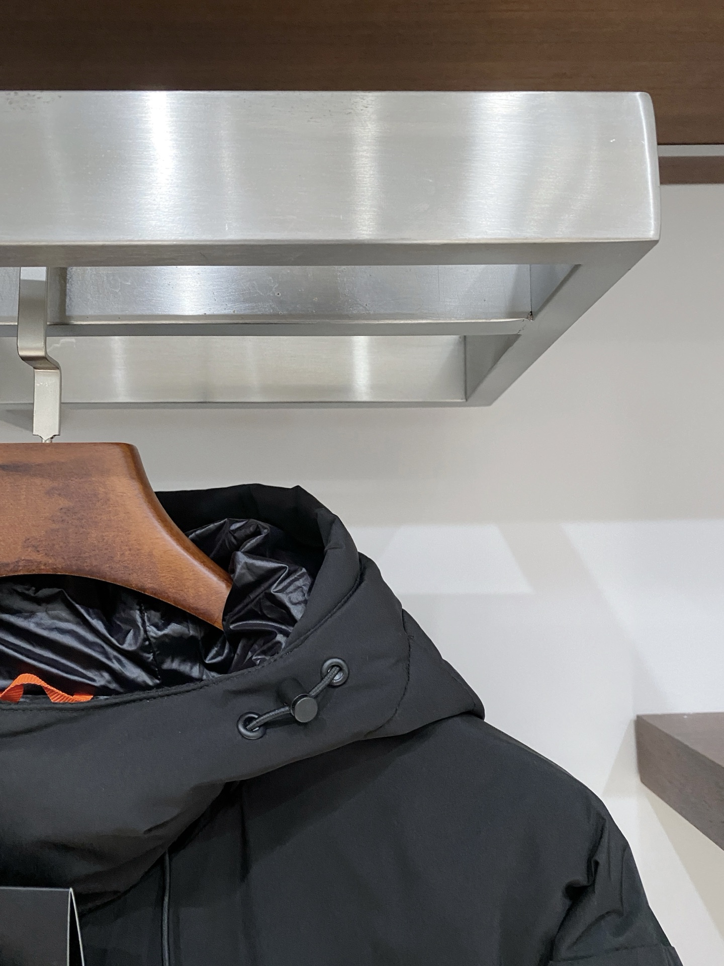 支持年后退换！始祖鸟、2025最新款男士轻薄羽绒服、面料柔软舒适 ．上身版型超赞 ．拉链．辅料都是客供 