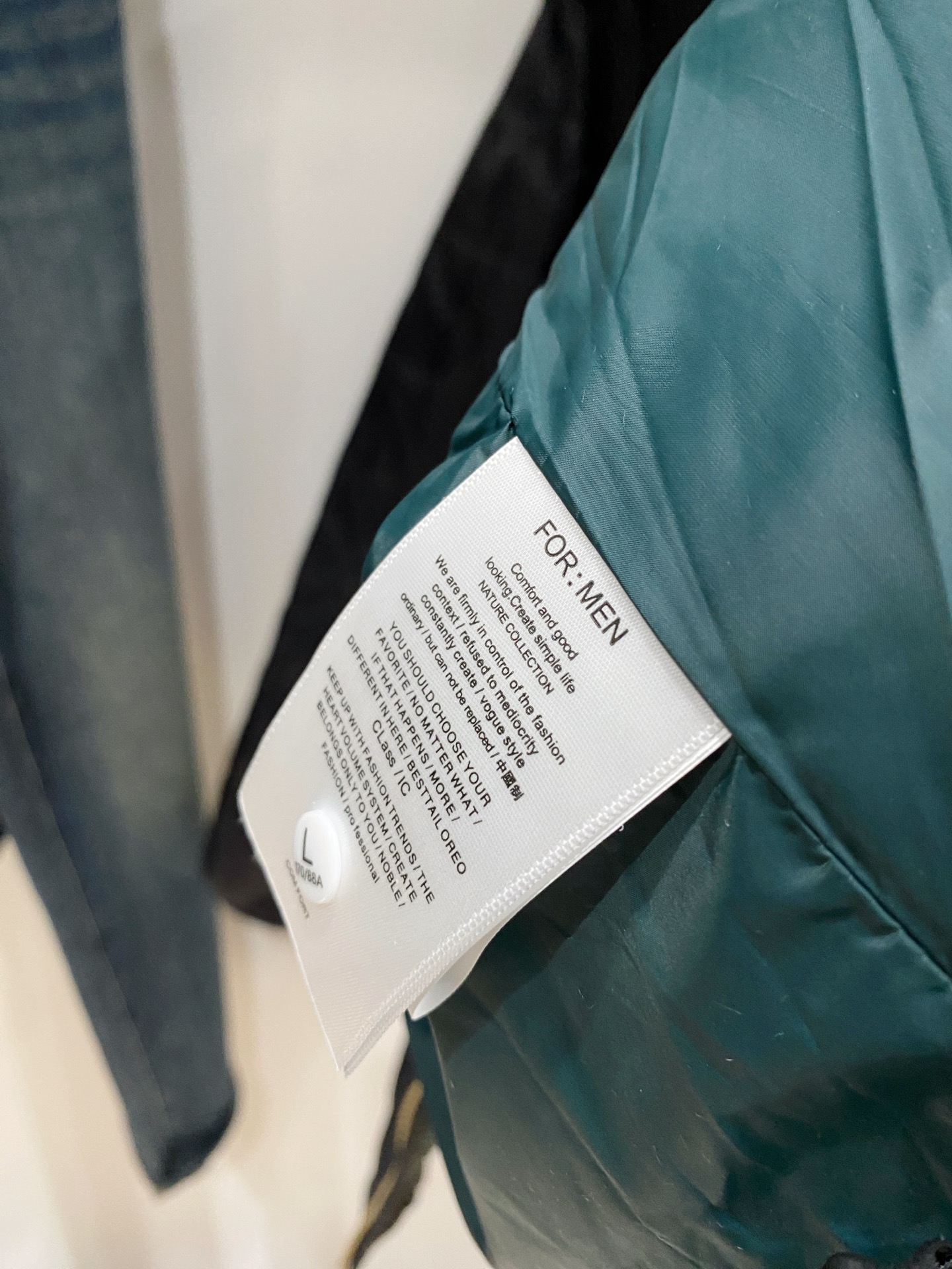 支持年后退换！始祖鸟、2025最新款男士轻薄羽绒服、面料柔软舒适 ．上身版型超赞 ．拉链．辅料都是客供 