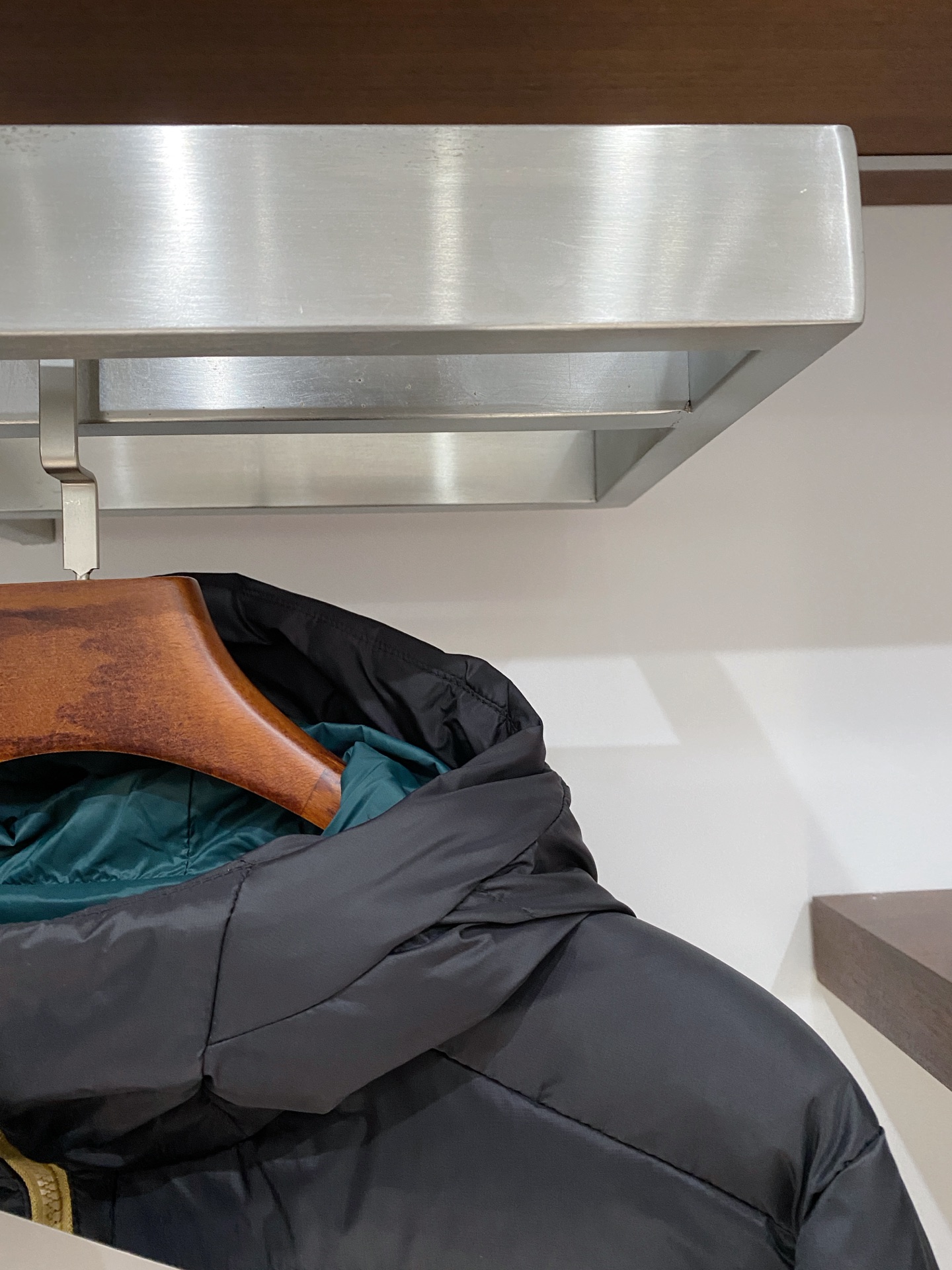 支持年后退换！始祖鸟、2025最新款男士轻薄羽绒服、面料柔软舒适 ．上身版型超赞 ．拉链．辅料都是客供 