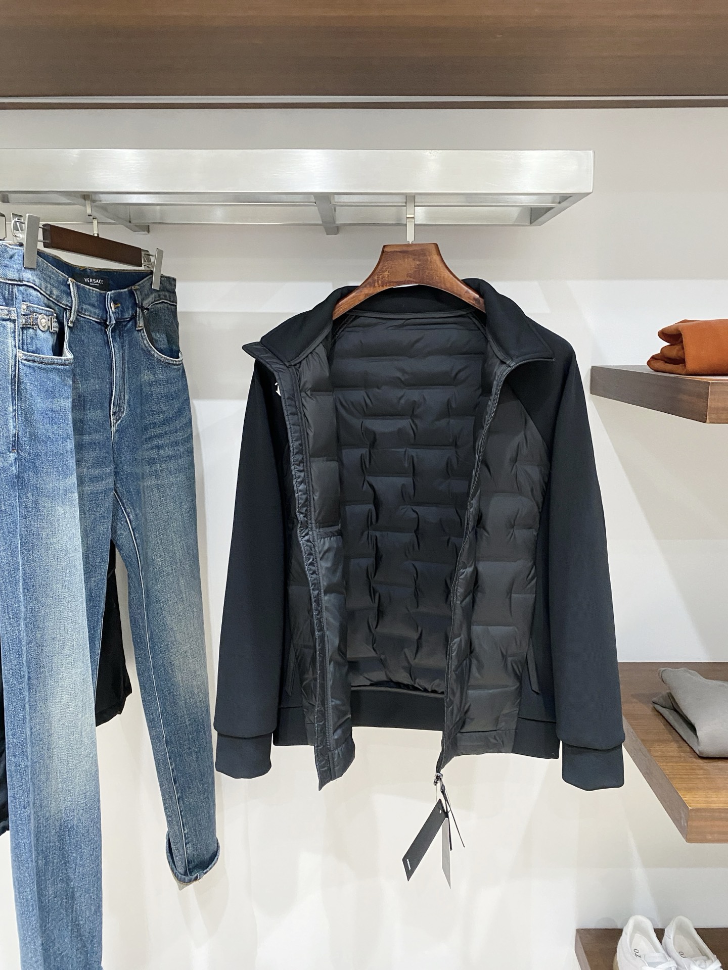 支持年后退换！DESCENTE迪桑特、2025最新款男士羽绒夹克、面料柔软舒适 ．上身版型超赞 ．拉链．