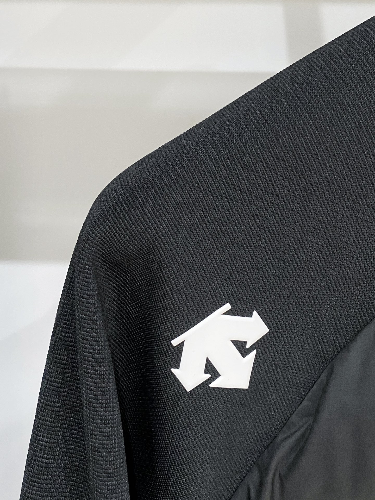 支持年后退换！DESCENTE迪桑特、2025最新款男士羽绒夹克、面料柔软舒适 ．上身版型超赞 ．拉链．