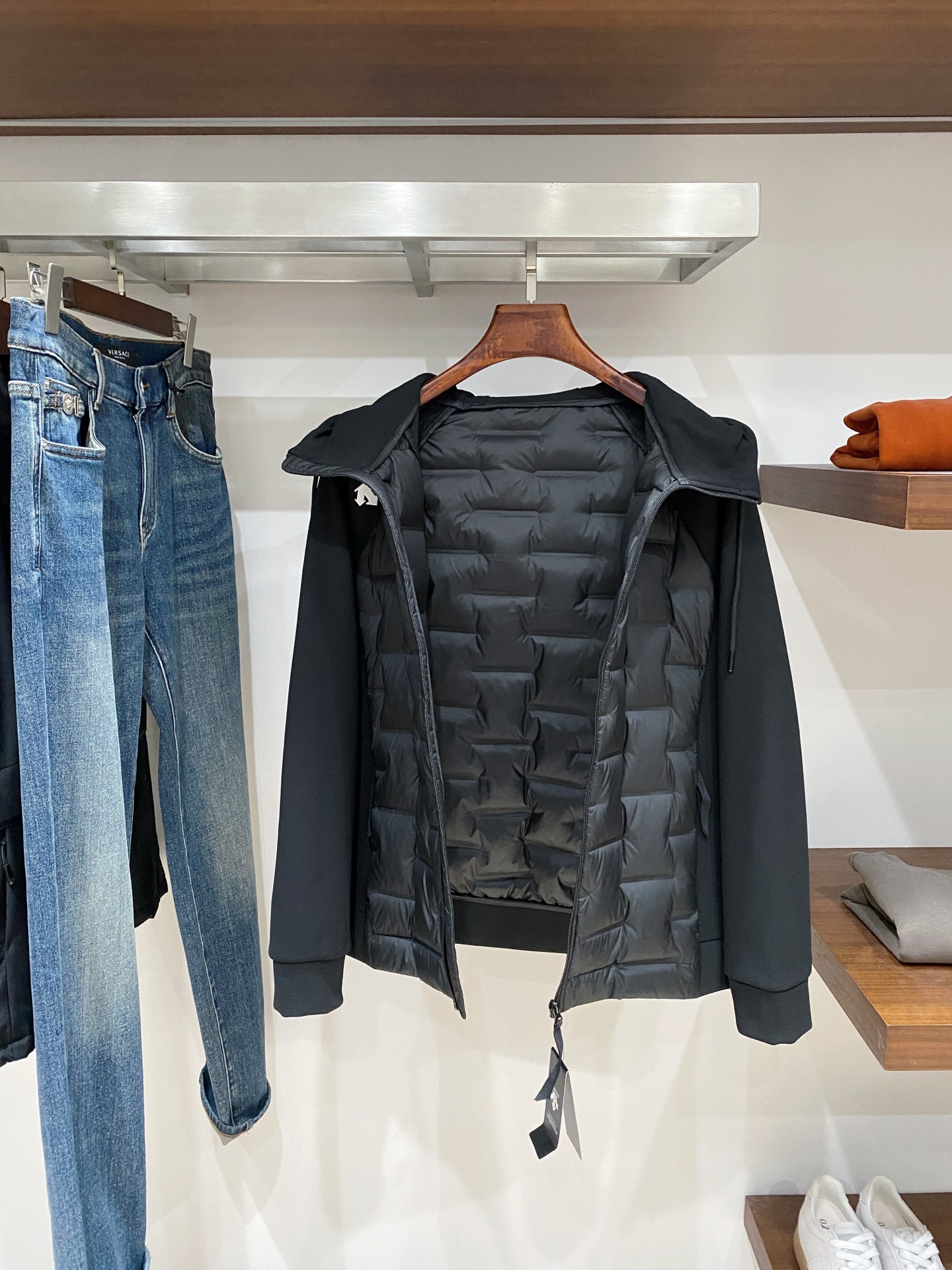 支持年后退换！DESCENTE迪桑特、2025最新款男士羽绒夹克、面料柔软舒适 ．上身版型超赞 ．拉链．