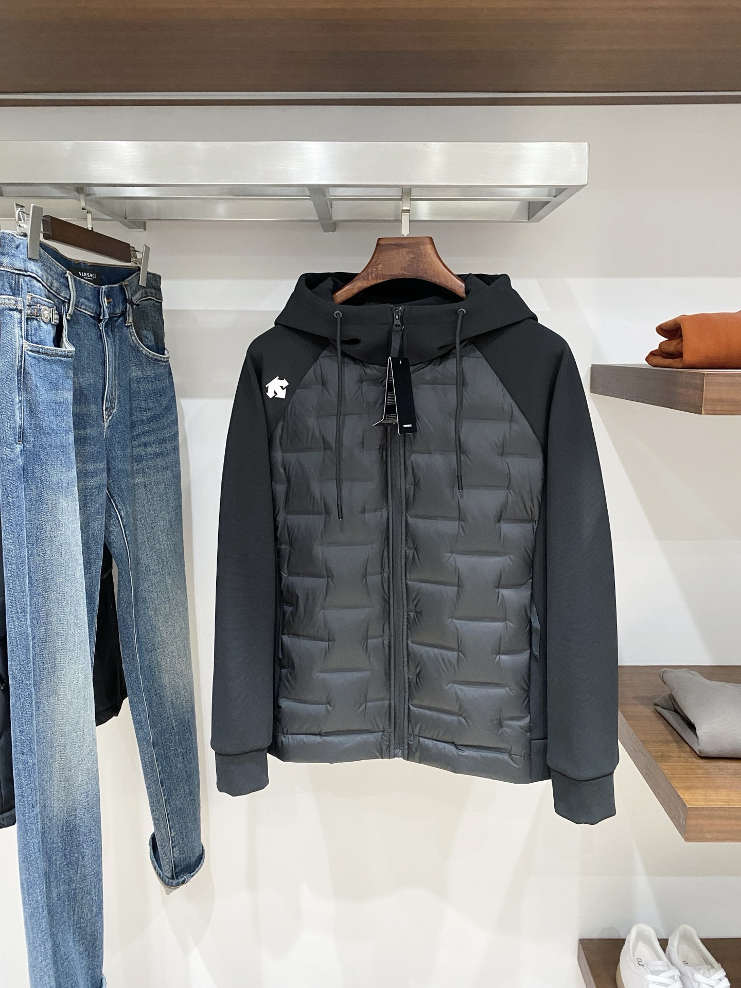 支持年后退换！DESCENTE迪桑特、2025最新款男士羽绒夹克、面料柔软舒适 ．上身版型超赞 ．拉链．