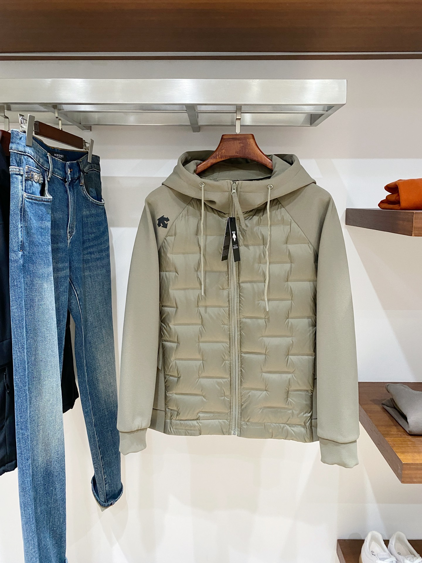 支持年后退换！DESCENTE迪桑特、2025最新款男士羽绒夹克、面料柔软舒适 ．上身版型超赞 ．拉链．