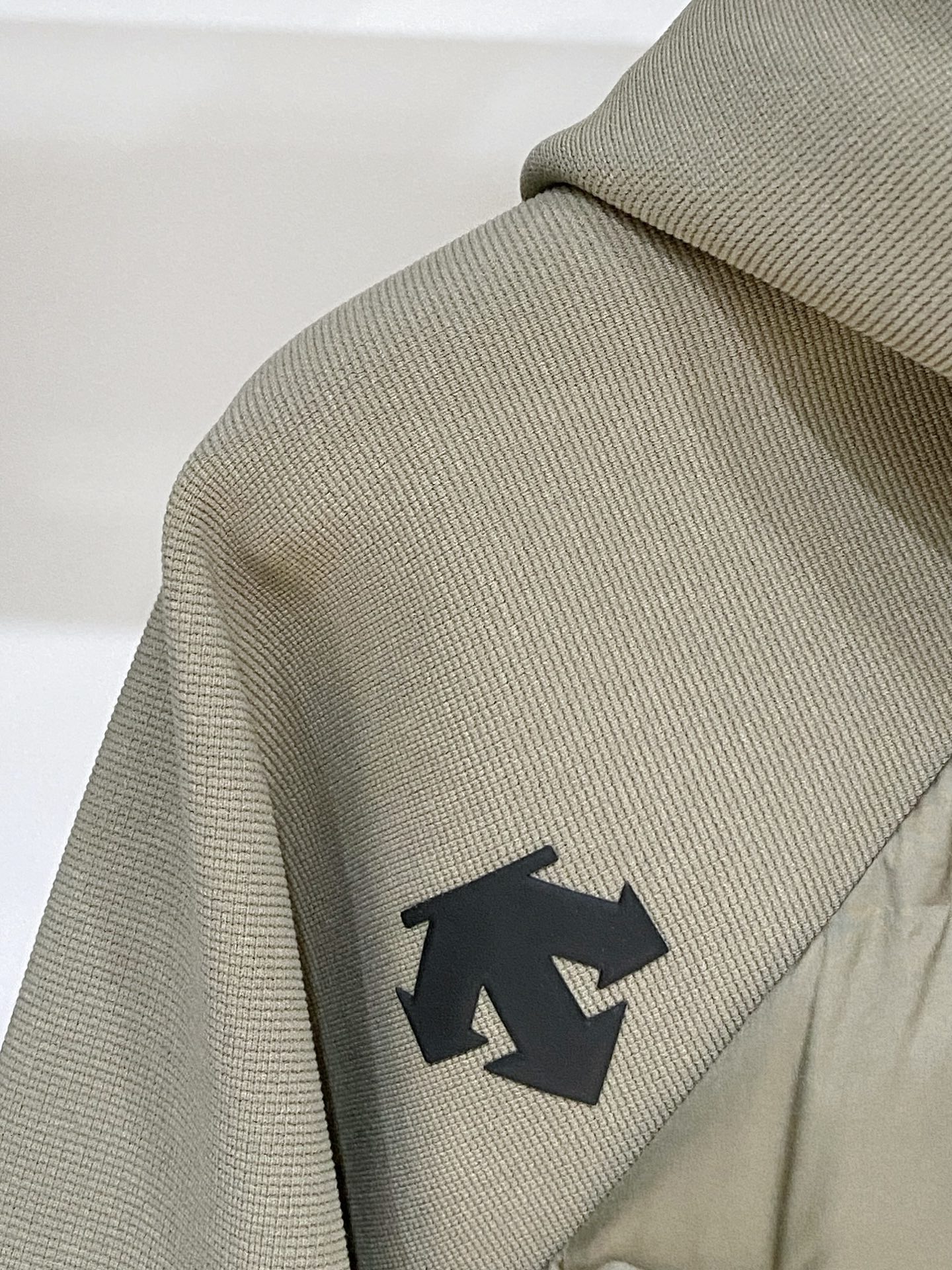 支持年后退换！DESCENTE迪桑特、2025最新款男士羽绒夹克、面料柔软舒适 ．上身版型超赞 ．拉链．