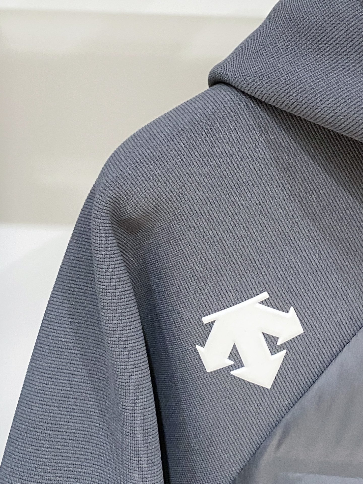 支持年后退换！DESCENTE迪桑特、2025最新款男士羽绒夹克、面料柔软舒适 ．上身版型超赞 ．拉链．