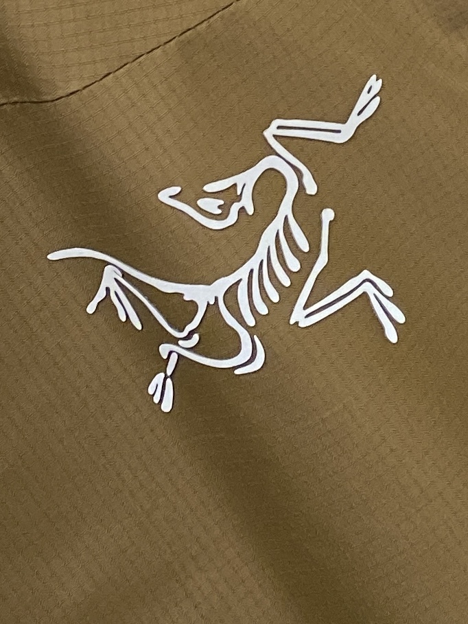 🌾退换始祖鸟、2025新品夹克外套，时尚帅气，简约百搭款，胸前顶级印花图案logo，定制原版面料，不仅挺