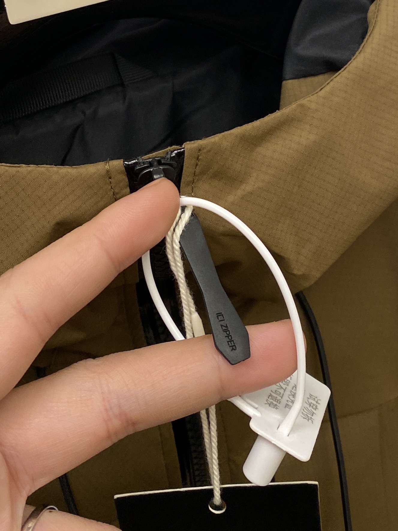 🌾退换始祖鸟、2025新品夹克外套，时尚帅气，简约百搭款，胸前顶级印花图案logo，定制原版面料，不仅挺