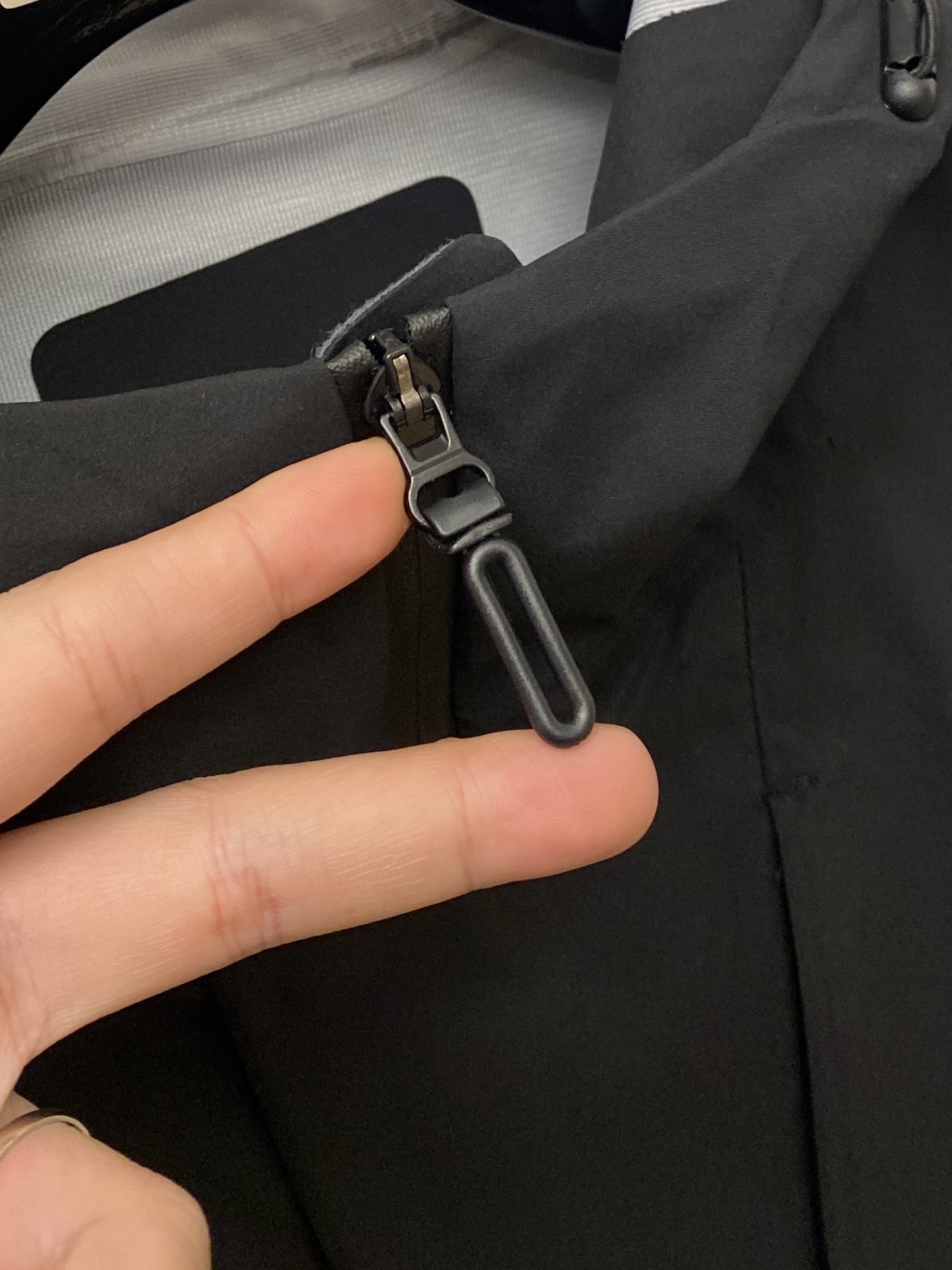 🌾退换DESCENTE迪桑特、2025新品夹克外套，时尚帅气，简约百搭款，肩部顶级印胶图案logo，定制