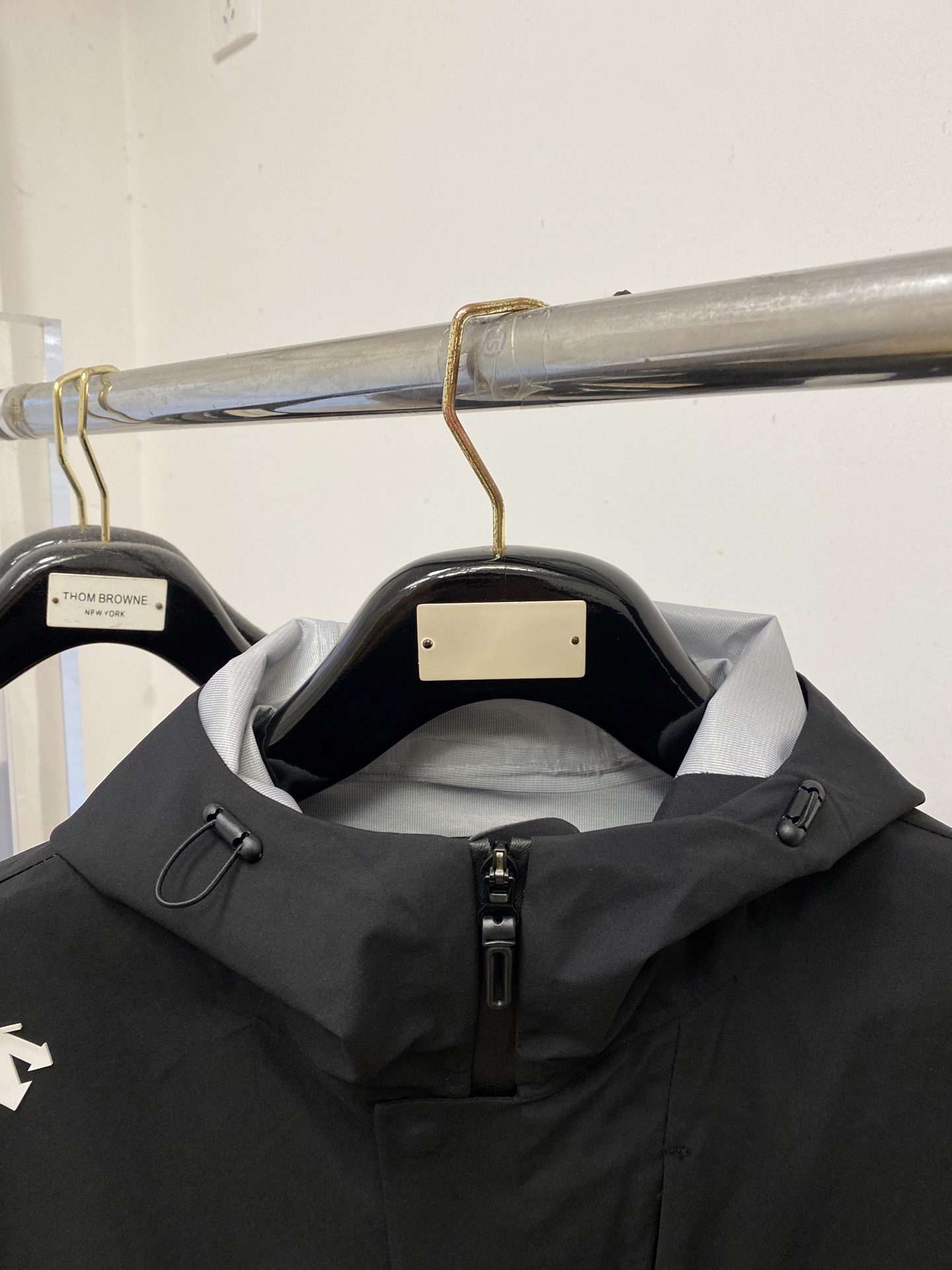 🌾退换DESCENTE迪桑特、2025新品夹克外套，时尚帅气，简约百搭款，肩部顶级印胶图案logo，定制