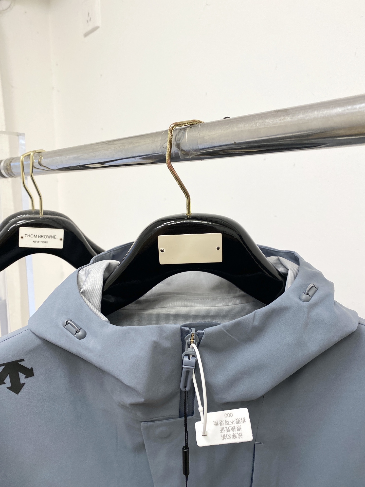 🌾退换DESCENTE迪桑特、2025新品夹克外套，时尚帅气，简约百搭款，肩部顶级印胶图案logo，定制