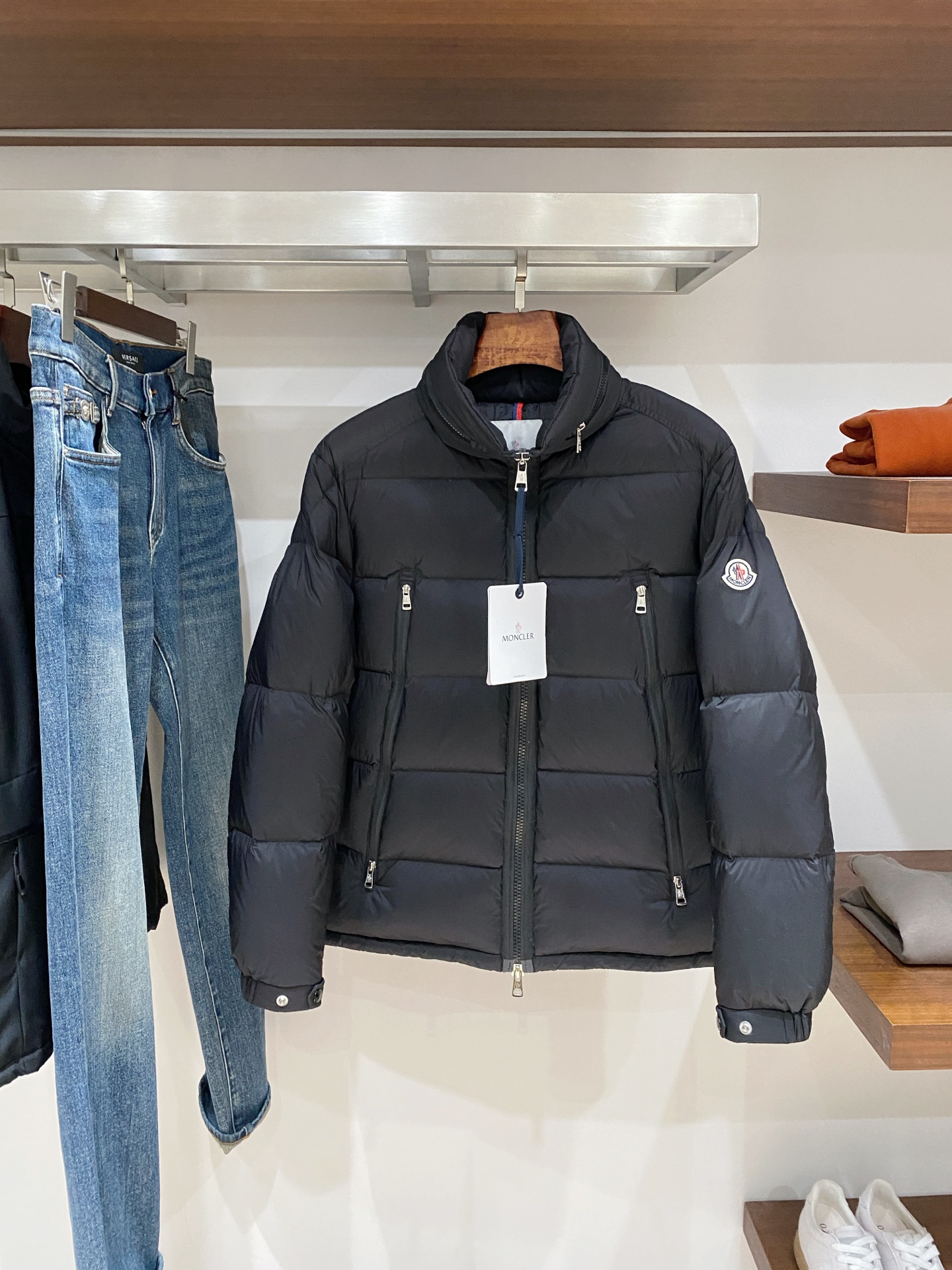 蒙口、2025最新款男士羽绒服、面料柔软舒适 ．上身版型超赞 ．拉链．辅料都是客供 、进口面料，轻便舒适