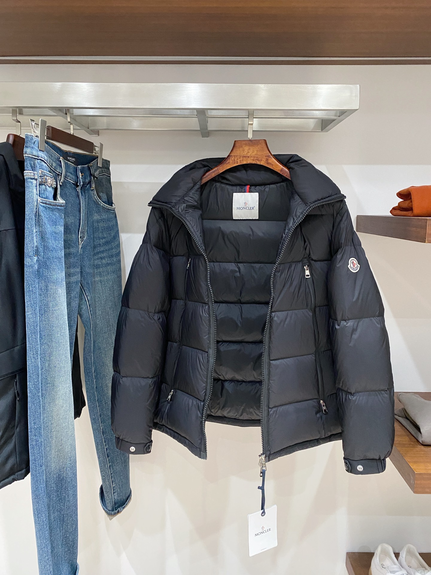 蒙口、2025最新款男士羽绒服、面料柔软舒适 ．上身版型超赞 ．拉链．辅料都是客供 、进口面料，轻便舒适