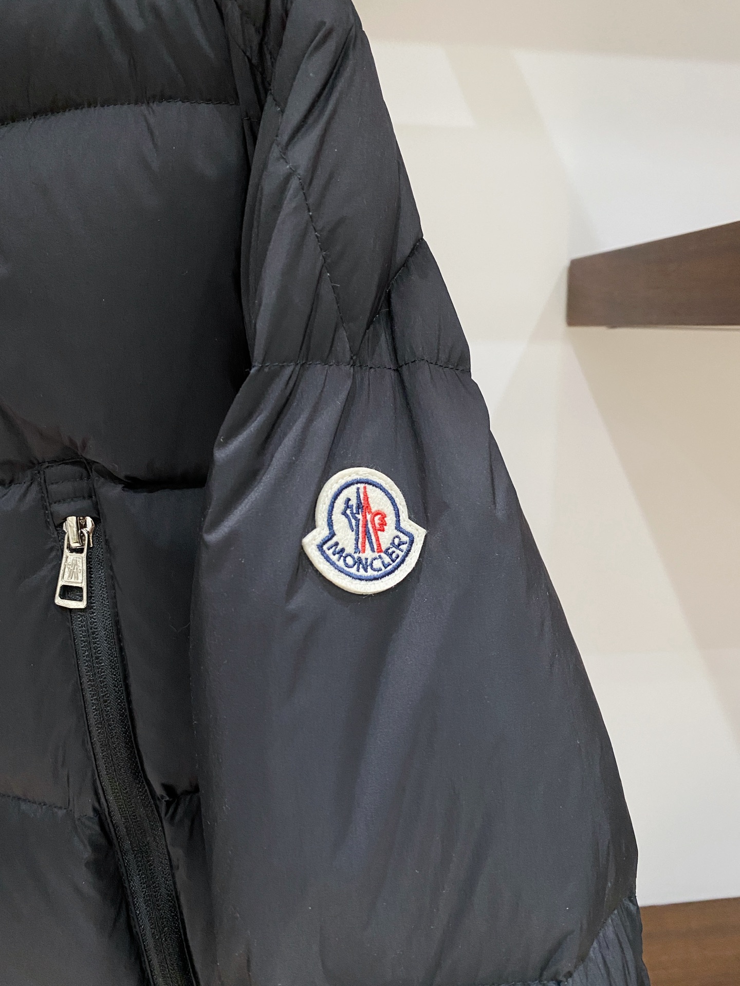 蒙口、2025最新款男士羽绒服、面料柔软舒适 ．上身版型超赞 ．拉链．辅料都是客供 、进口面料，轻便舒适