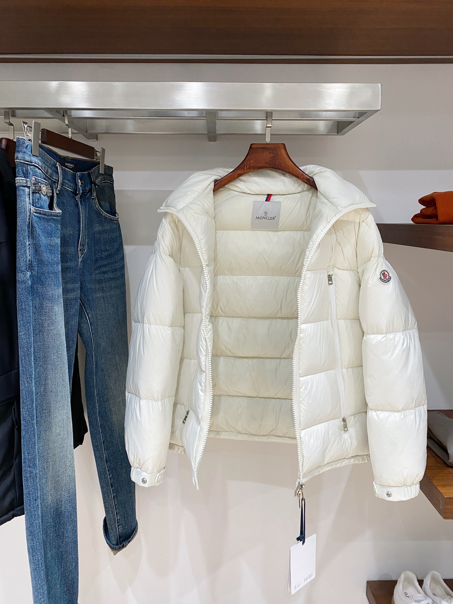 蒙口、2025最新款男士羽绒服、面料柔软舒适 ．上身版型超赞 ．拉链．辅料都是客供 、进口面料，轻便舒适