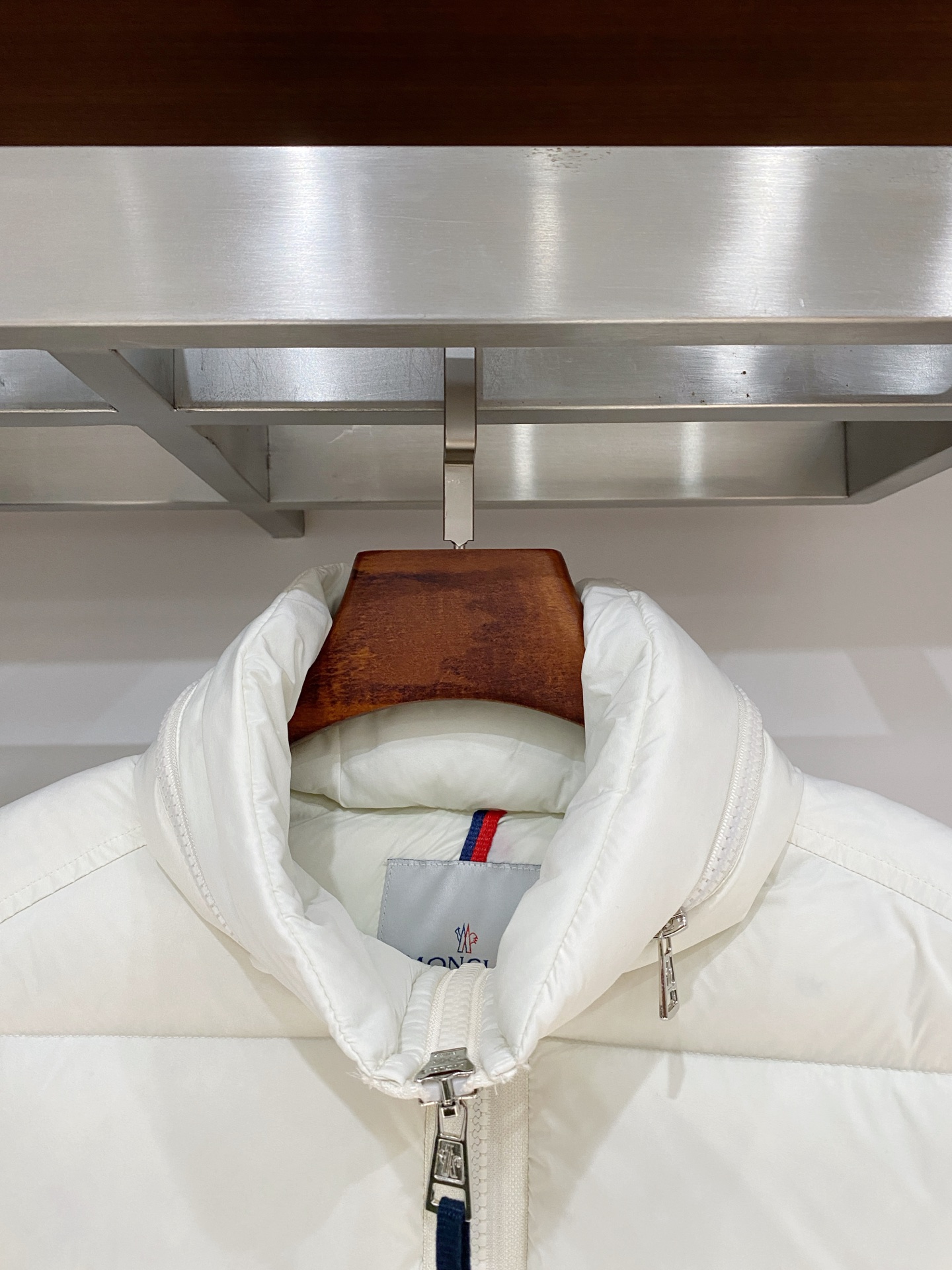 蒙口、2025最新款男士羽绒服、面料柔软舒适 ．上身版型超赞 ．拉链．辅料都是客供 、进口面料，轻便舒适