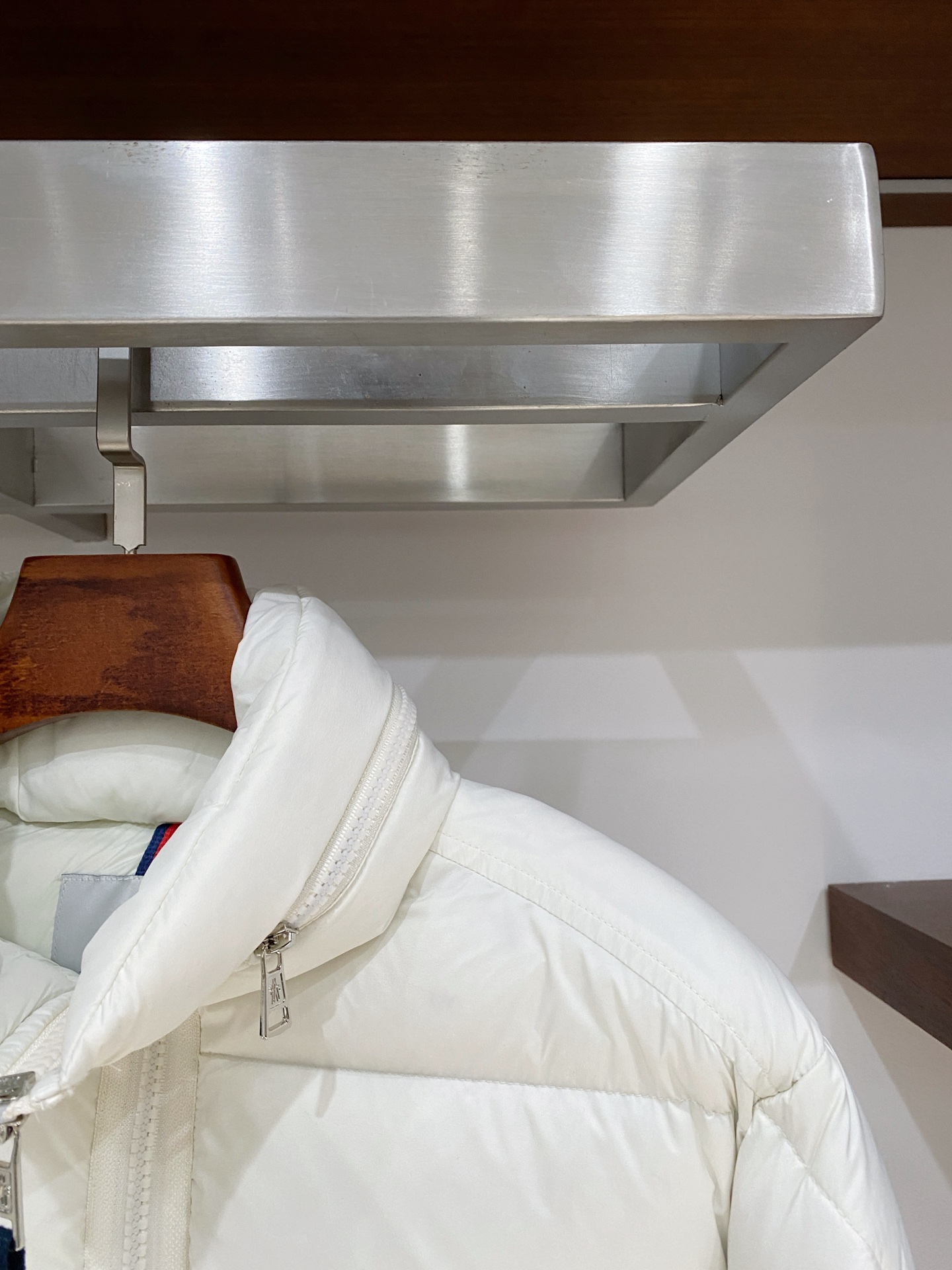 蒙口、2025最新款男士羽绒服、面料柔软舒适 ．上身版型超赞 ．拉链．辅料都是客供 、进口面料，轻便舒适