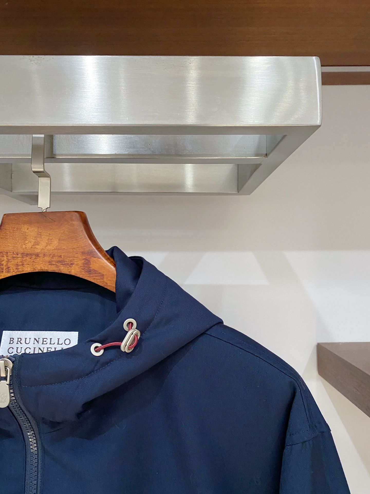 Brunello Cucinelli、2025最新款男士羽绒夹克、面料柔软舒适 ．上身版型超赞 ．拉链．